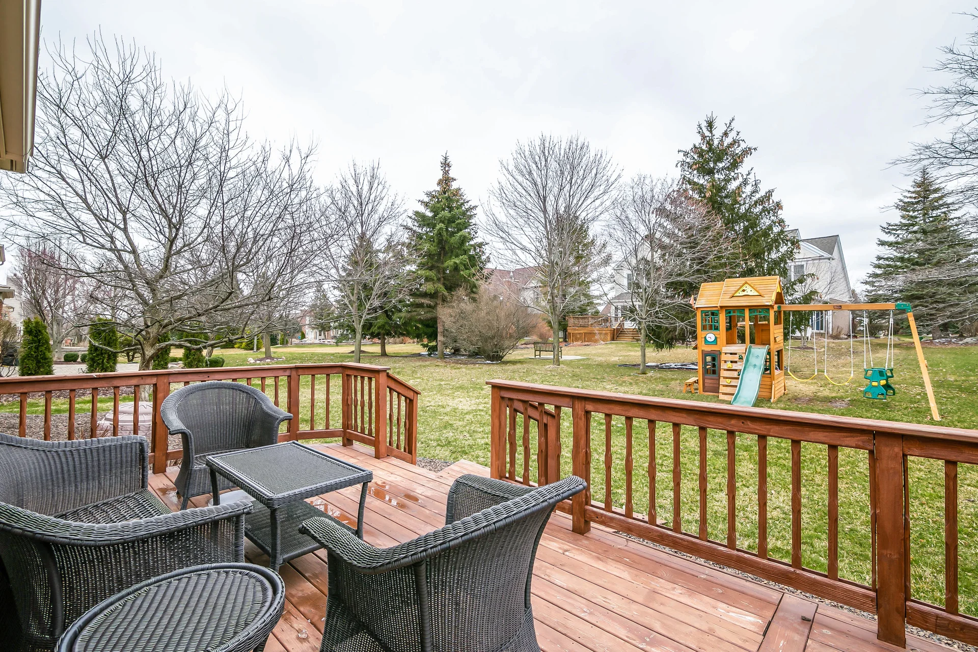 047-Deck-5604548-medium.jpg