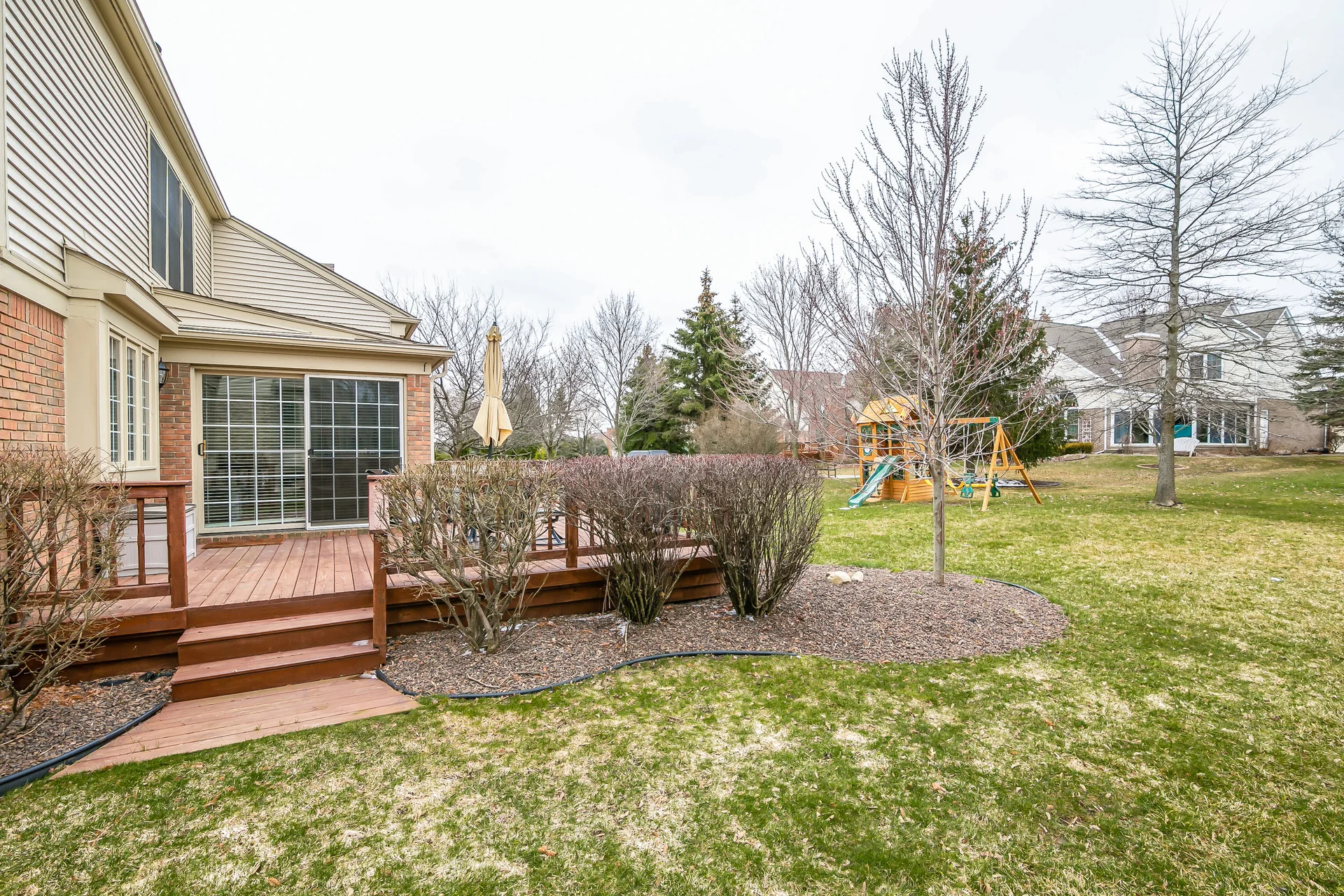 049-Rear_View-5604540-medium.jpg