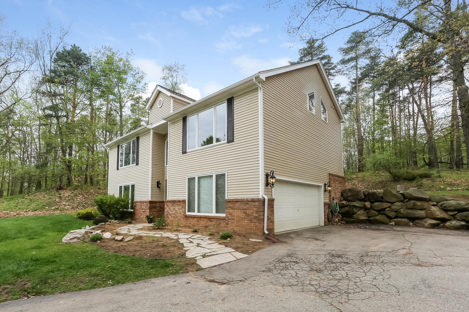 002-Front_View-5743887-medium.jpg