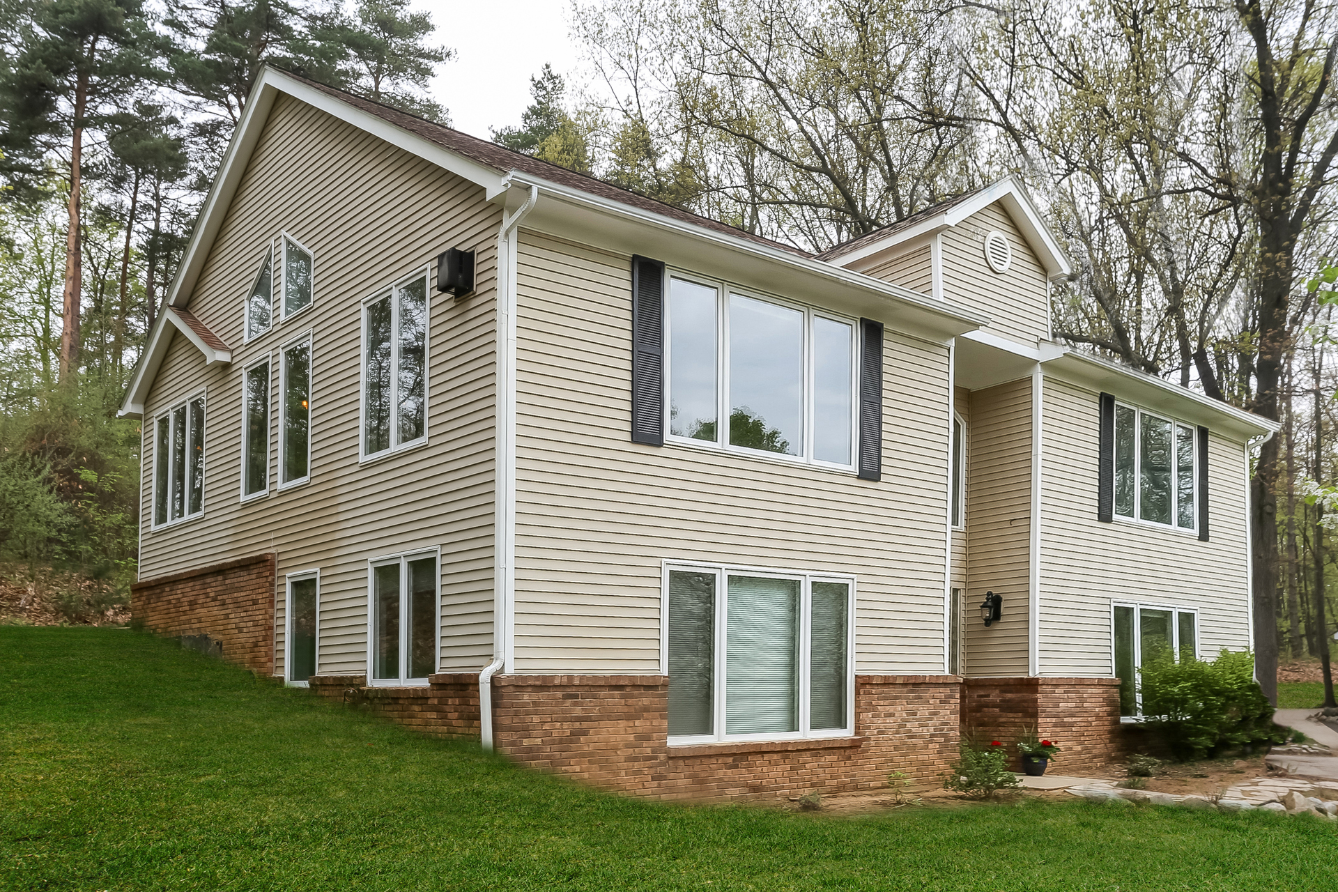 003-Front_View-5749965-medium.jpg