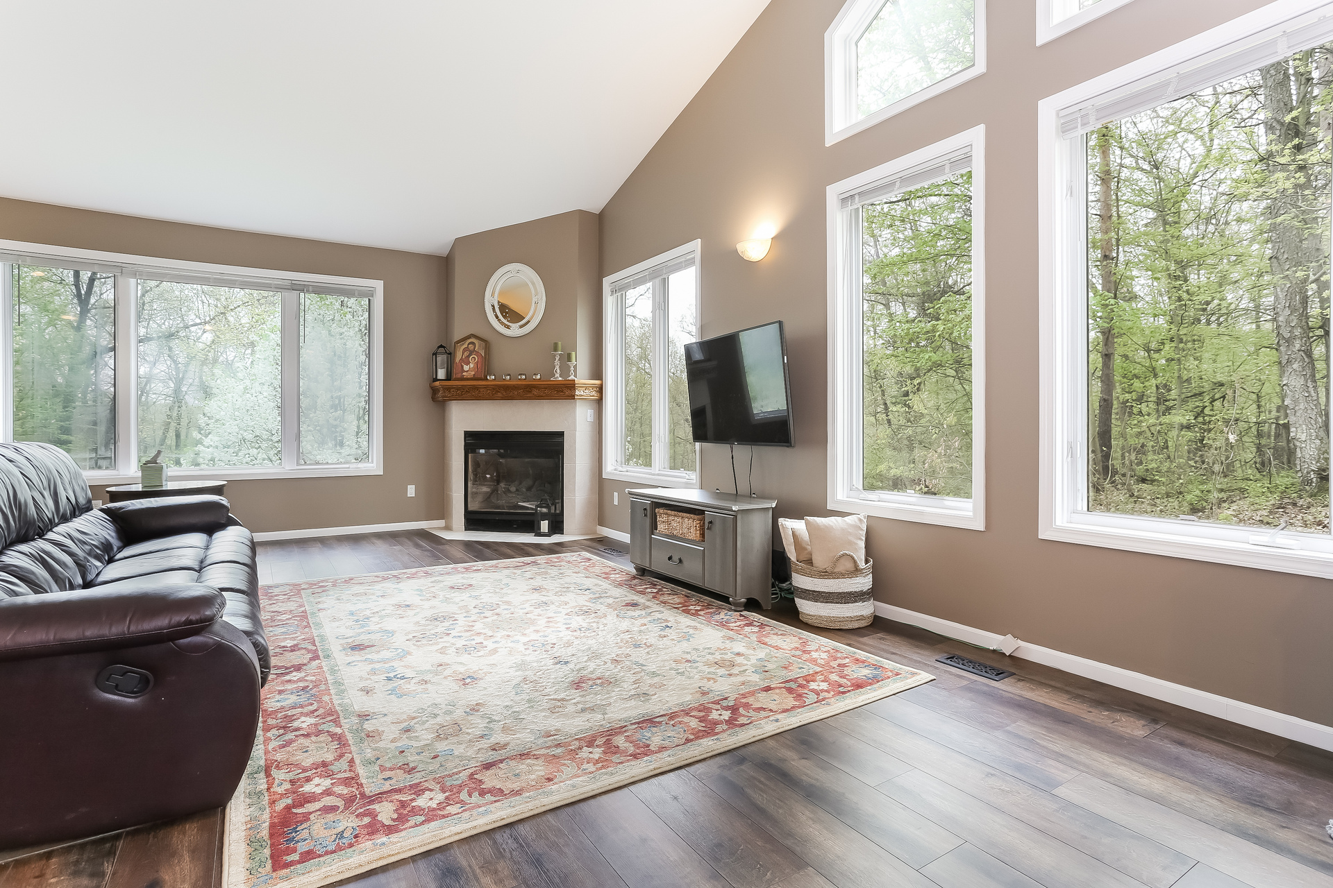 016-Living_Room-5738496-medium.jpg