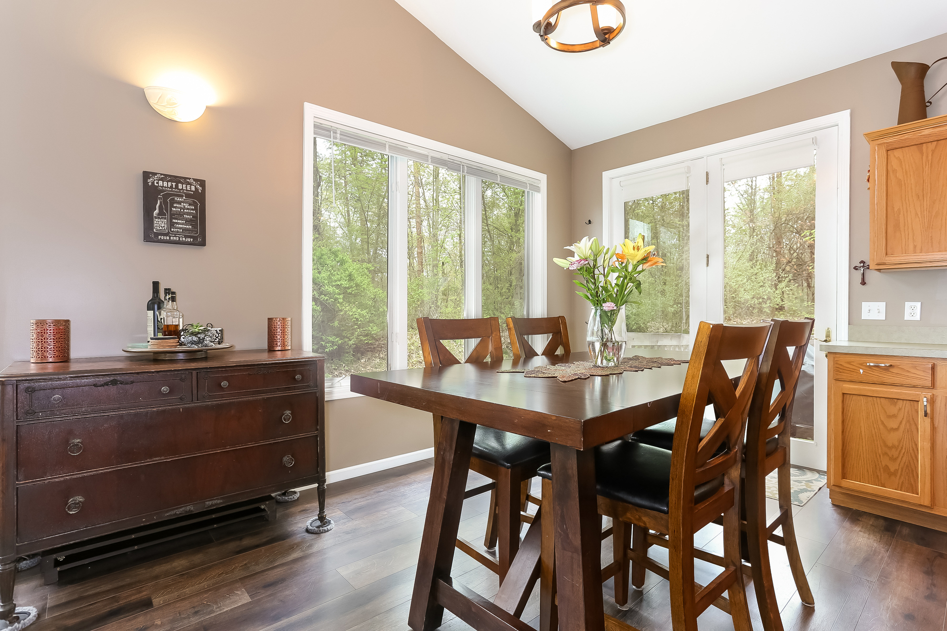 017-Dining_Room-5738493-medium.jpg