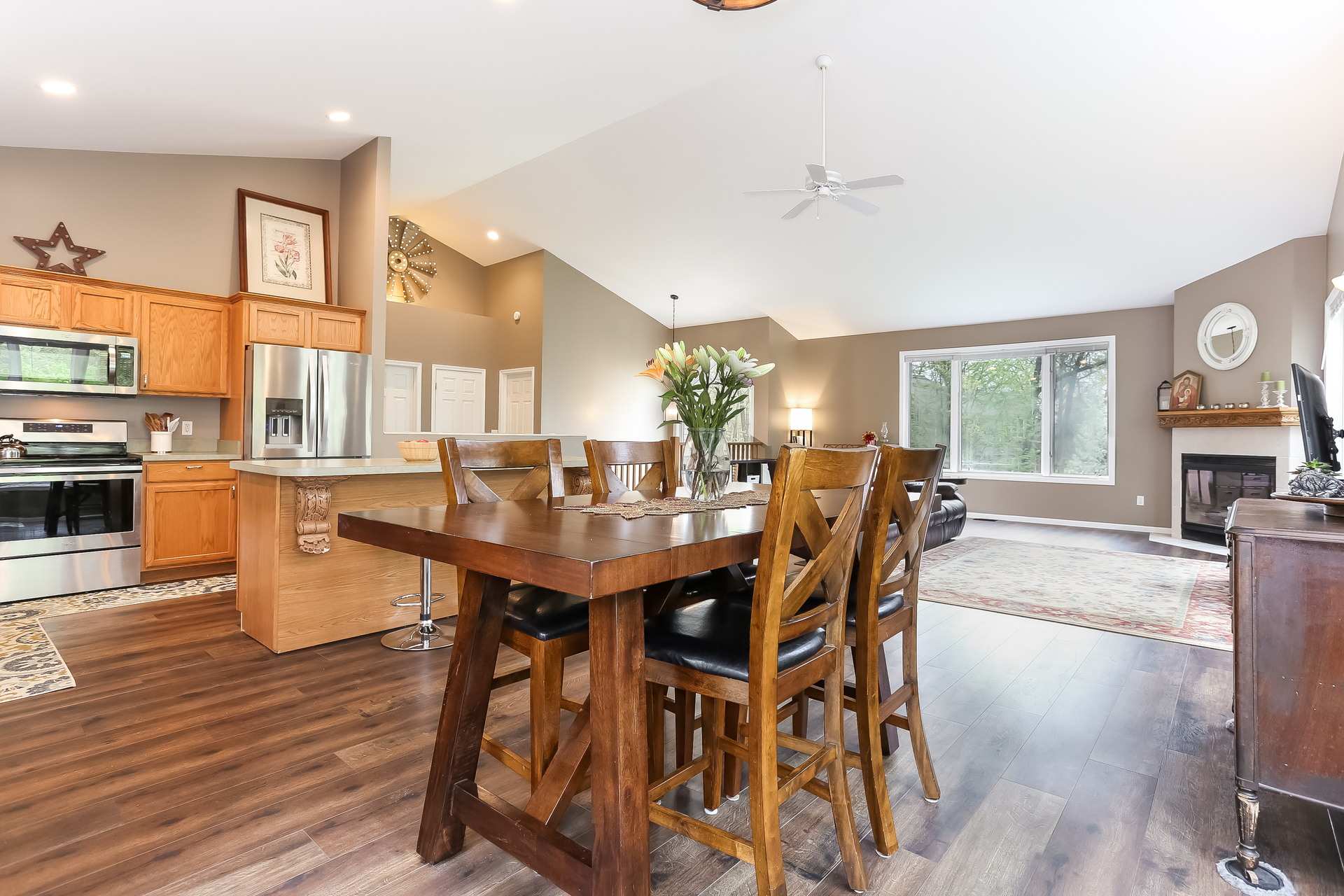 018-Dining_Room-5738495-medium.jpg