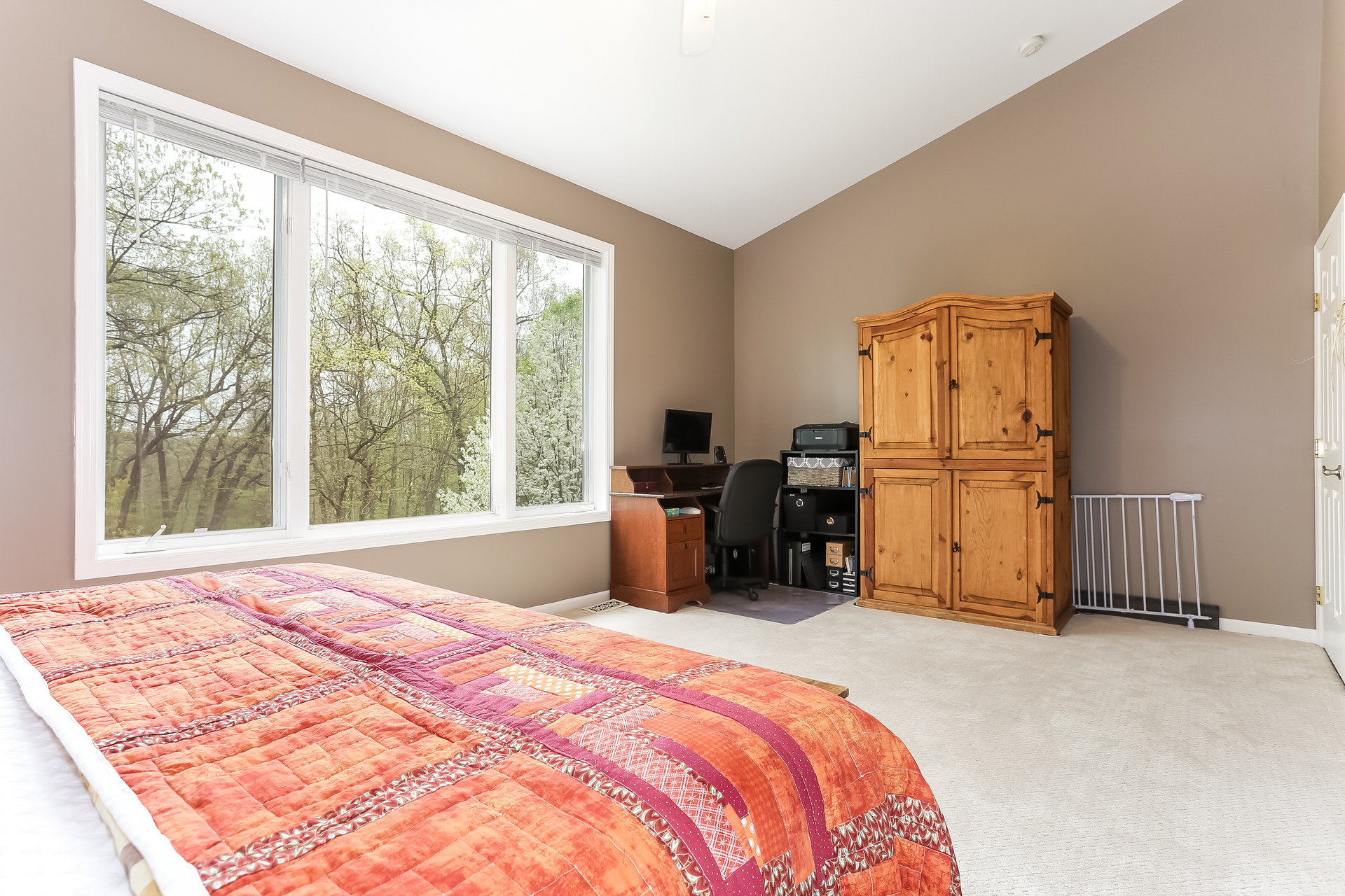 023-Master_Bedroom-5738488-medium.jpg
