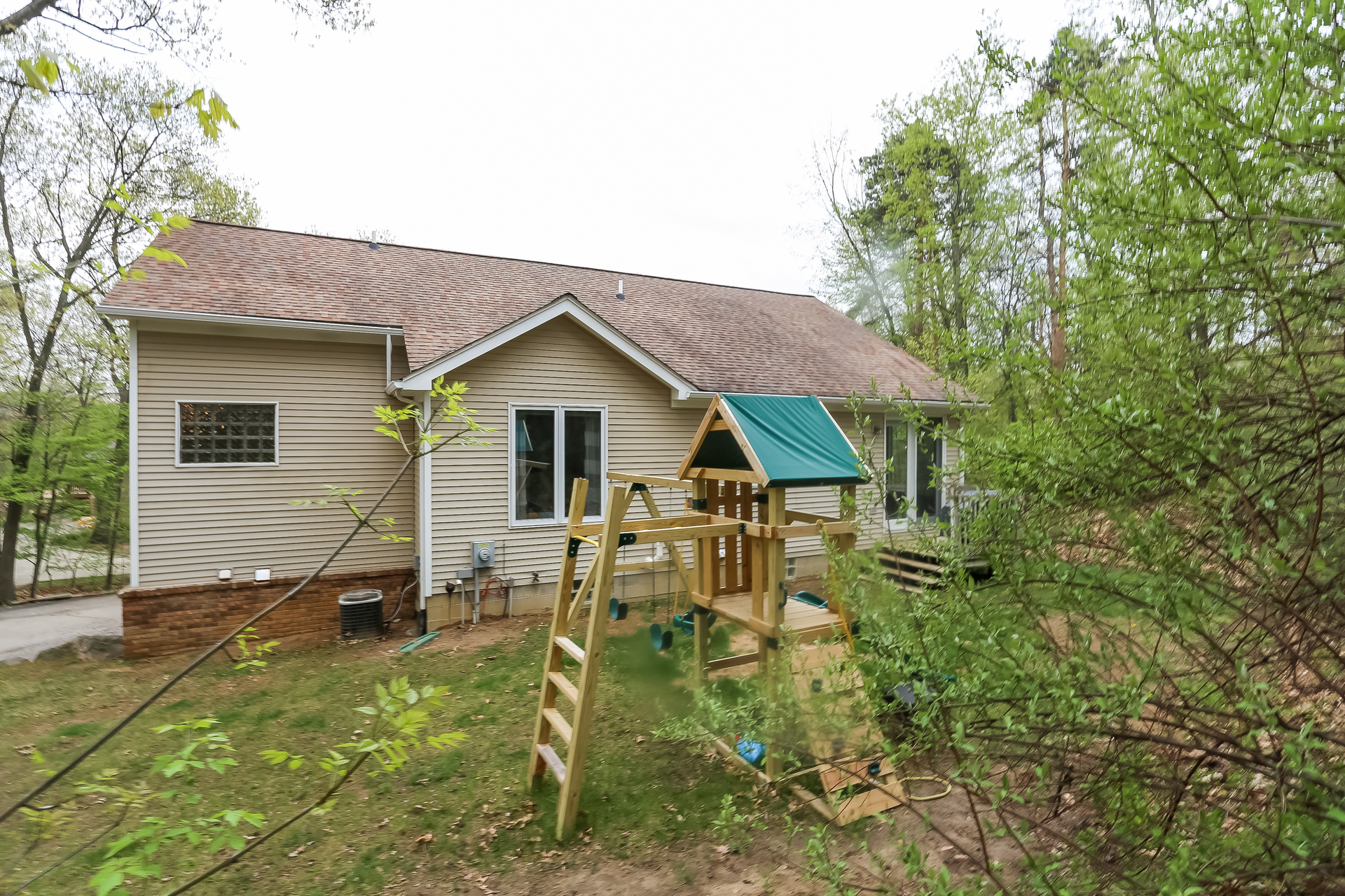 034-Rear_View-5738706-medium.jpg