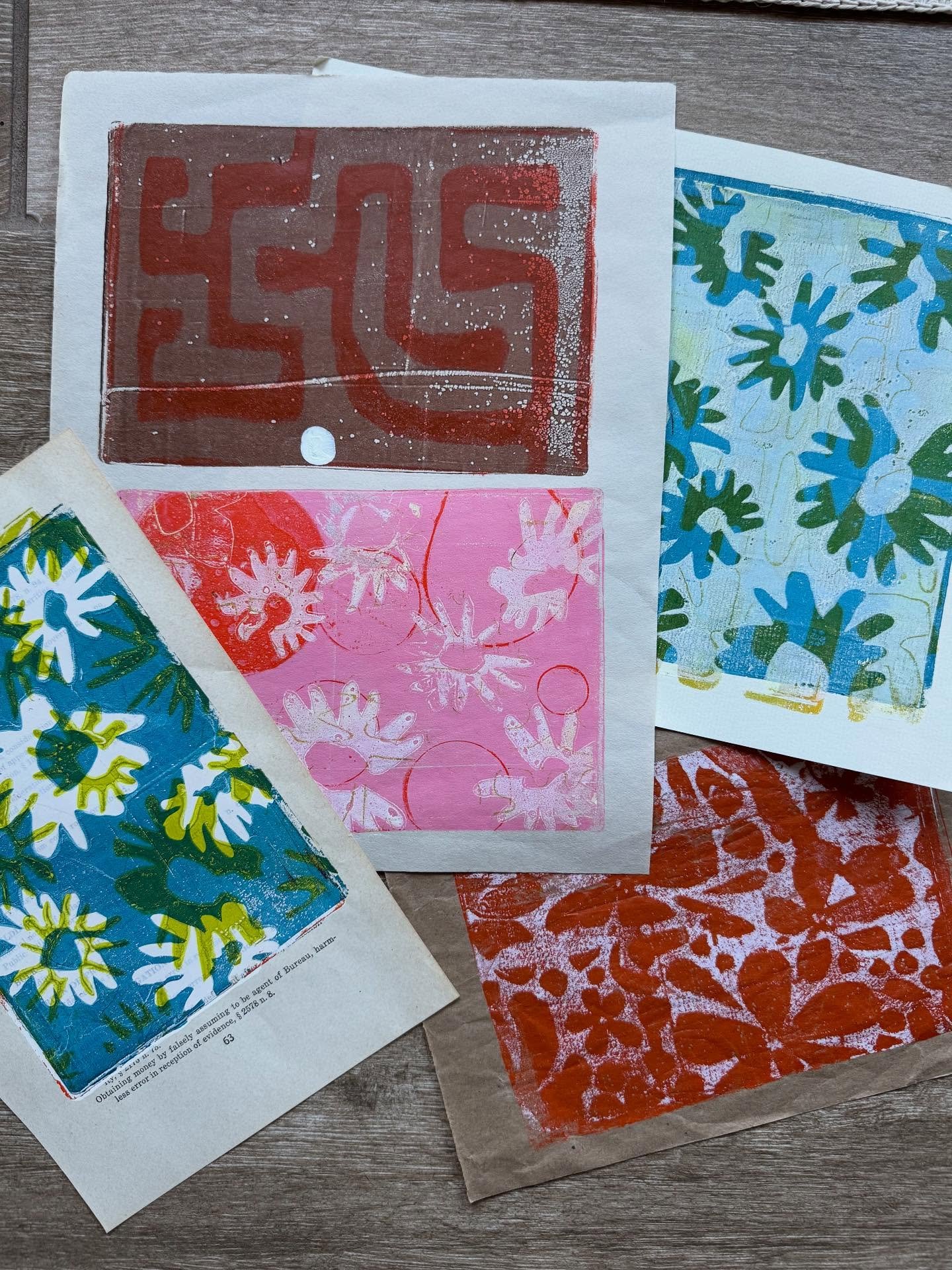 Adding gelli plate to my list of favorite things. Have you ever used one?

Last week I had the opportunity to attend a workshop with artist Selena Dixon (@selenaart123) in Dallas. My sister was visiting so I brought her along and we had so much fun. 