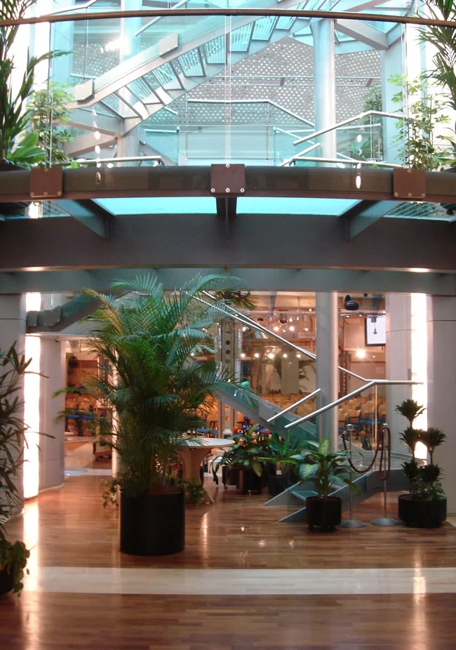 650_uc_glass_back.jpg