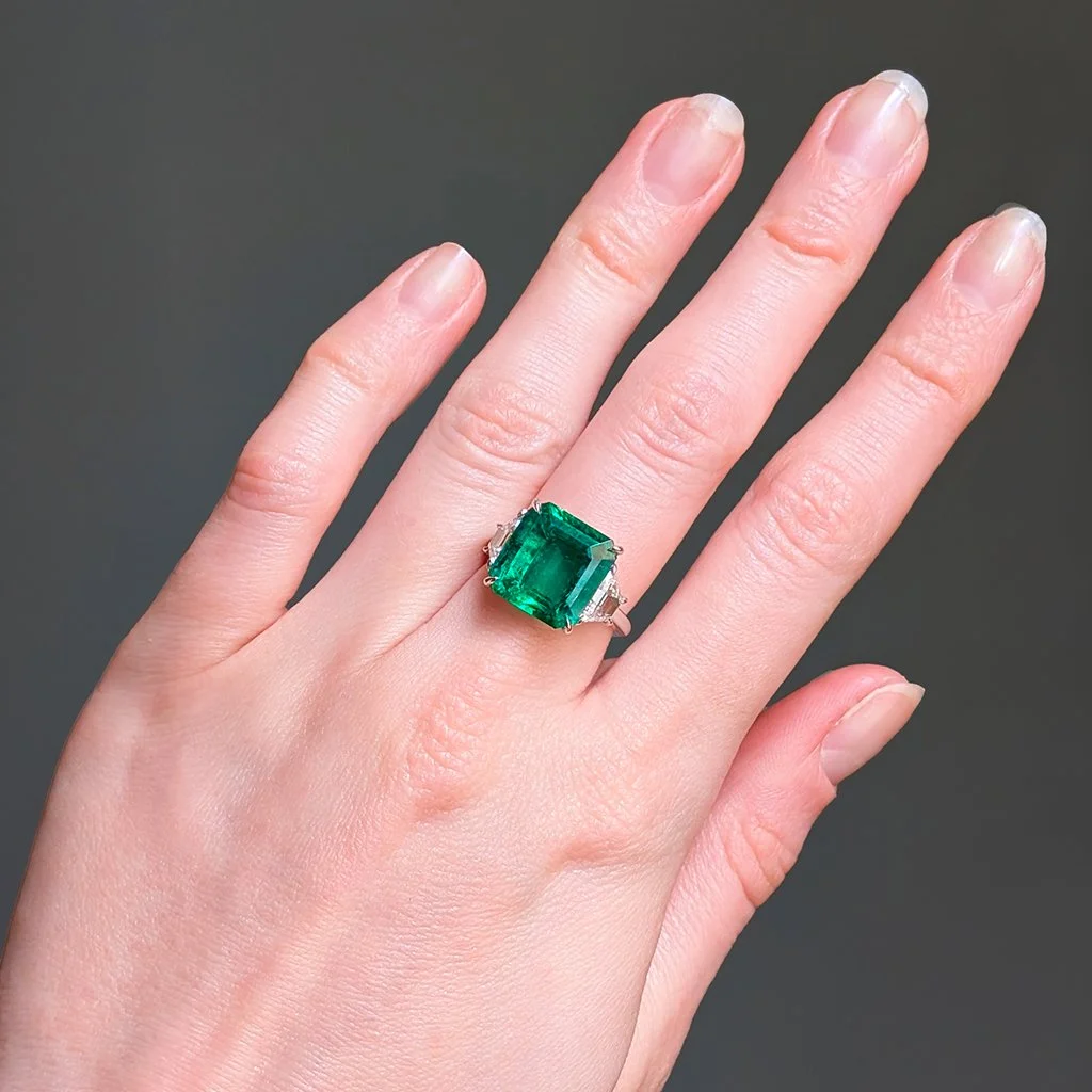 7479 - Emerald Ring Model Web.jpg