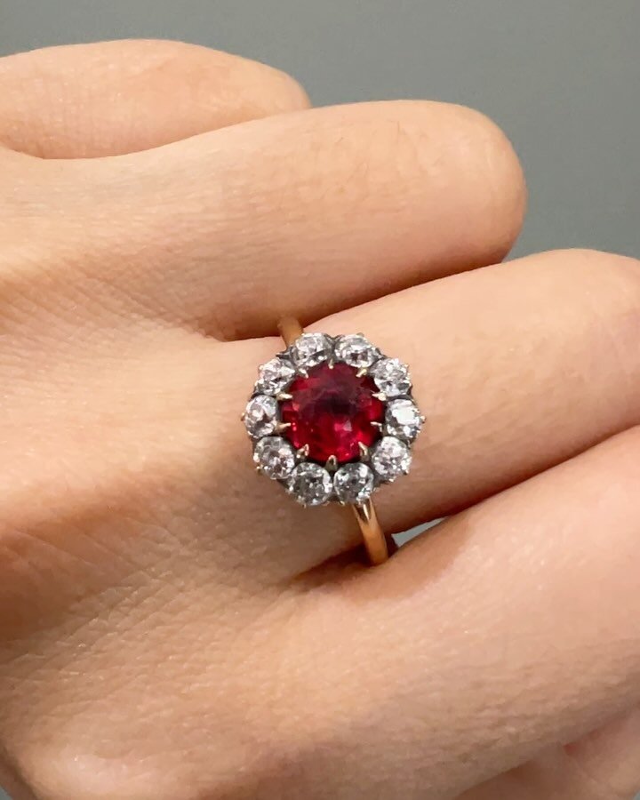 An antique spinel and diamond circular cluster ring by Hennell, London, circa 1900, mounted in gold and platinum (convertible to create a stick pin), in fitted Hennell case. Available @simonteaklejewelry #antiquespinel #spinelring #hennell #hennelllo