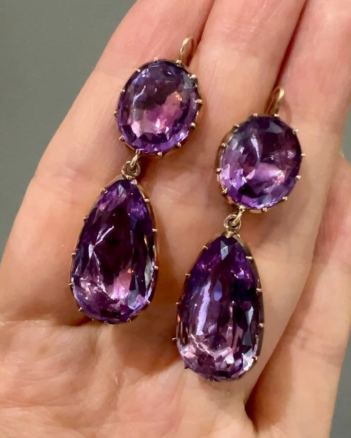 A pair of antique amethyst earrings, English circa 1820, each oval cut amethyst suspending a pear shaped drop, mounted in gold. Available @simonteaklejewelry #amethystearrings #antiqueamethyst #antiqueearrings #georgianearrings #antiqueamethystearrin