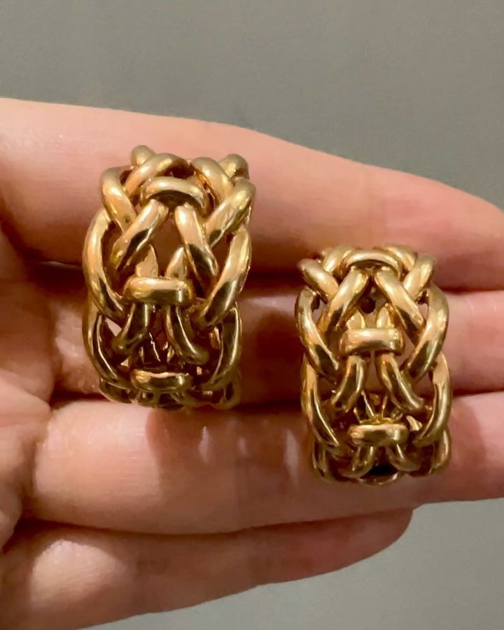 A pair of 18kt gold earrings of open braided design by Van Cleef &amp; Arpels, Paris, c. 1980. Available @simonteaklejewelry #vintagevca #vintagevancleef #vancleefearrings #vcaearrings #vintagegoldhoops #vintagegoldearrings #simonteaklejewelry #simon