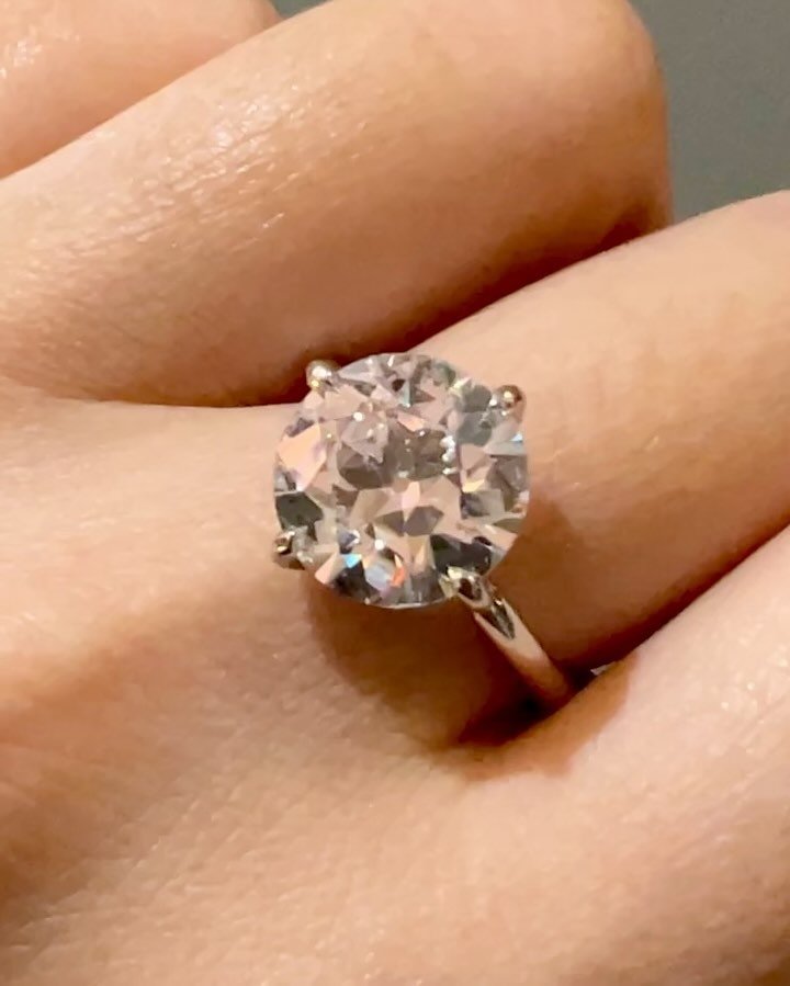 A 4.02ct old european cut diamond single stone ring, in plain platinum setting with prongs to the cardinal points. Available @simonteaklejewelry #oldeuropeancut #oldeuropeancutdiamond #oldeuropeancutdiamondring #oldeurodiamond #oldeurodiamondring #si