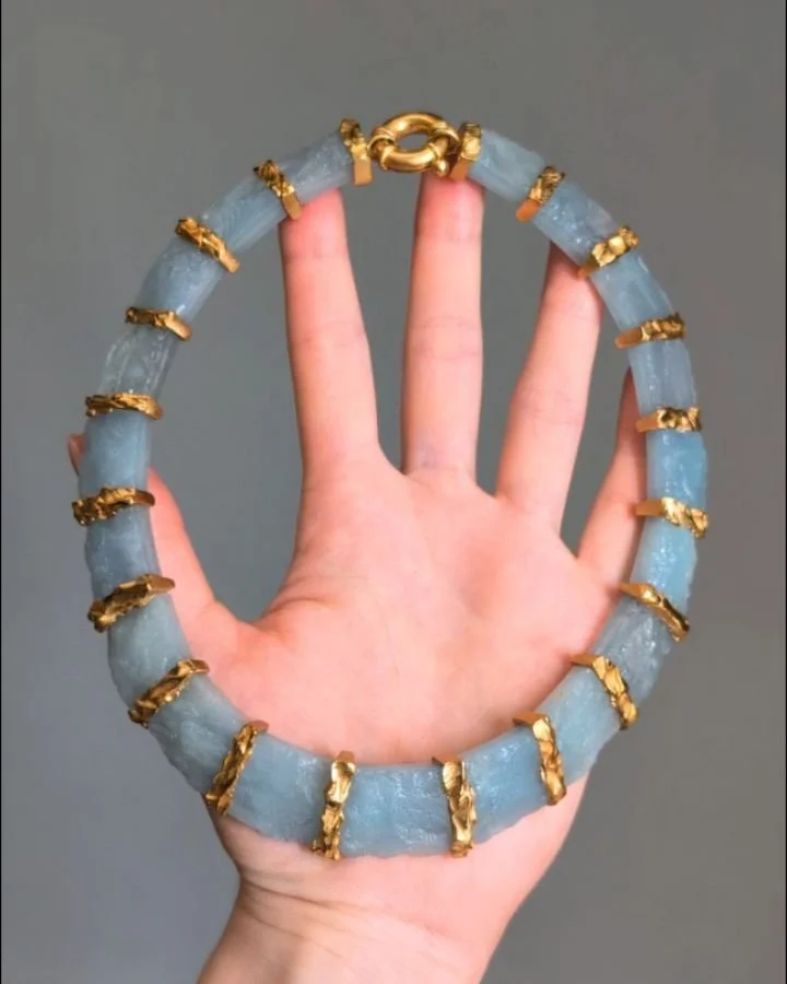 An aquamarine collar necklace by Yvel, designed as a series of hewn aquamarine panels mounted in 18kt gold with textured bar spacers. Available @simonteaklejewelry #aquamarinecollar #aquamarinenecklace #collarnecklace #simonteaklejewelry #simonteakle