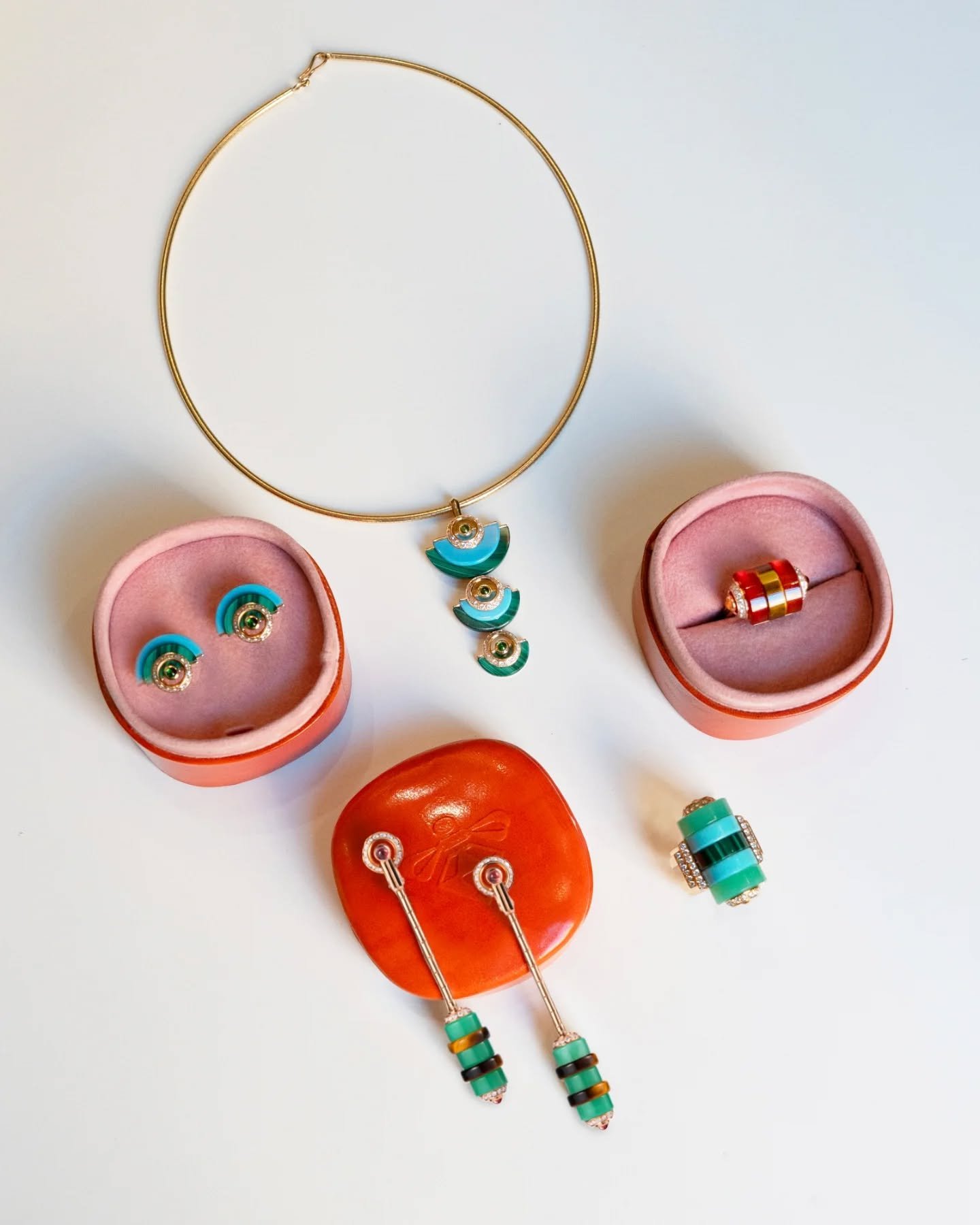 Join us for a Design Day with Kia Schwan @kiaschwan. Explore the COLORHYTHMS Collection and create a custom piece with Kia in the shop. 

December 13th | 10am - 5pm | 4 Grigg St, Greenwich, CT.