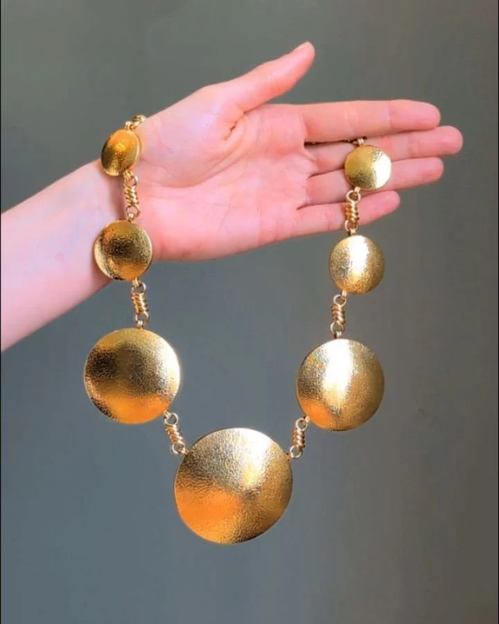 A spectacular gold necklace by David Webb, worthy of any champion!

An 18kt gold necklace by David Webb, designed as a series of ten graduated circular textured discs with rope twist intersections. Circa 2000. Available @simonteaklejewelry #davidwebb