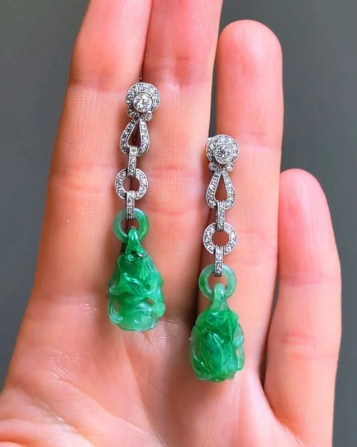 A pair of Art Deco jade and diamond earrings by Cartier, the vegetal carved jade drops suspended from an open diamond link platinum mount. Circa 1925. Available @simonteaklejewelry #jadeearrings #artdecojade #artdecoearrings #artdecojewelry #artdecoj
