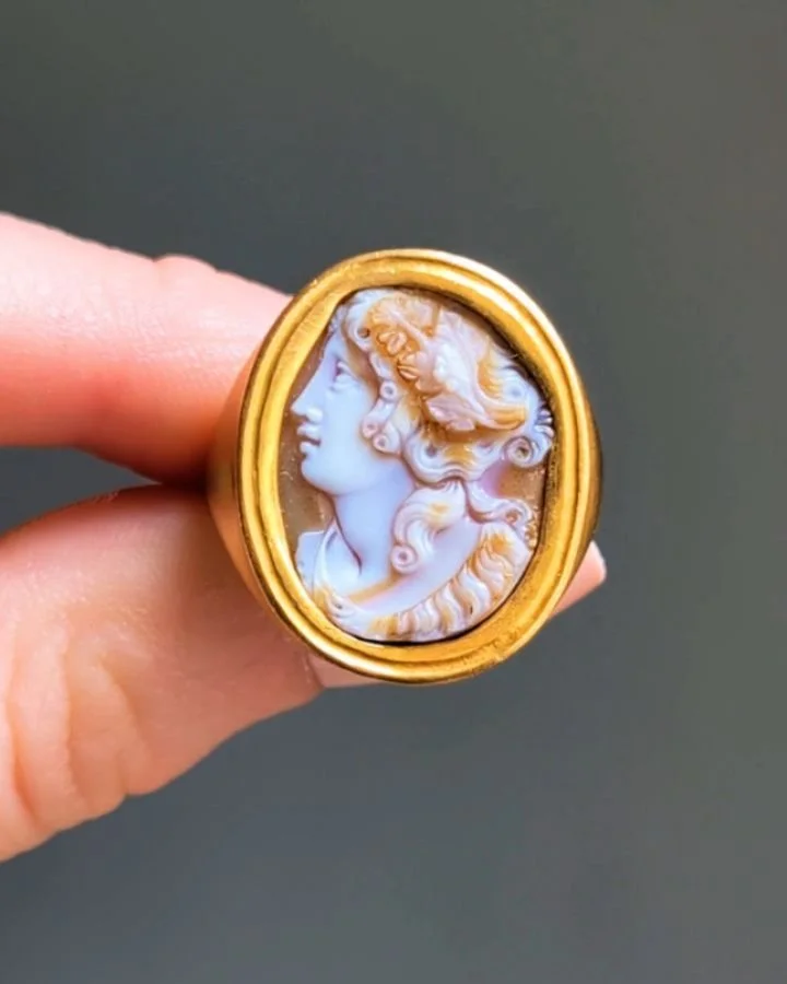 An antique cameo ring, the agate carved portrait of a man, within a later bezel set 18kt gold mount. Cameo circa 1780. Available $5,800 @simomteaklejewelry #antiquecameo #cameoring #antiquecameoring #18ktgold #cameojewelry #simonteaklejewelry #simont