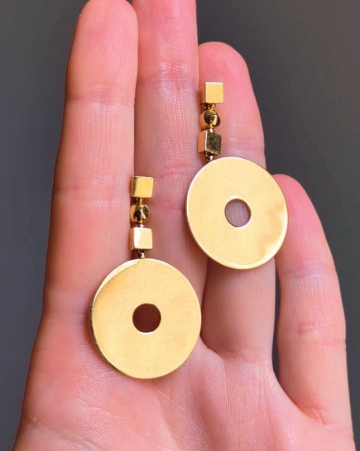 A pair of 18kt gold earrings by Bulgari, each designed with an open disc drop suspended from cube and bead motifs. Circa 1980. Available @simonteaklejewelry #bulgari #bulgariearrings #vintagebulgari #vintagebulgariearrings #vintagegoldearrings #vinta
