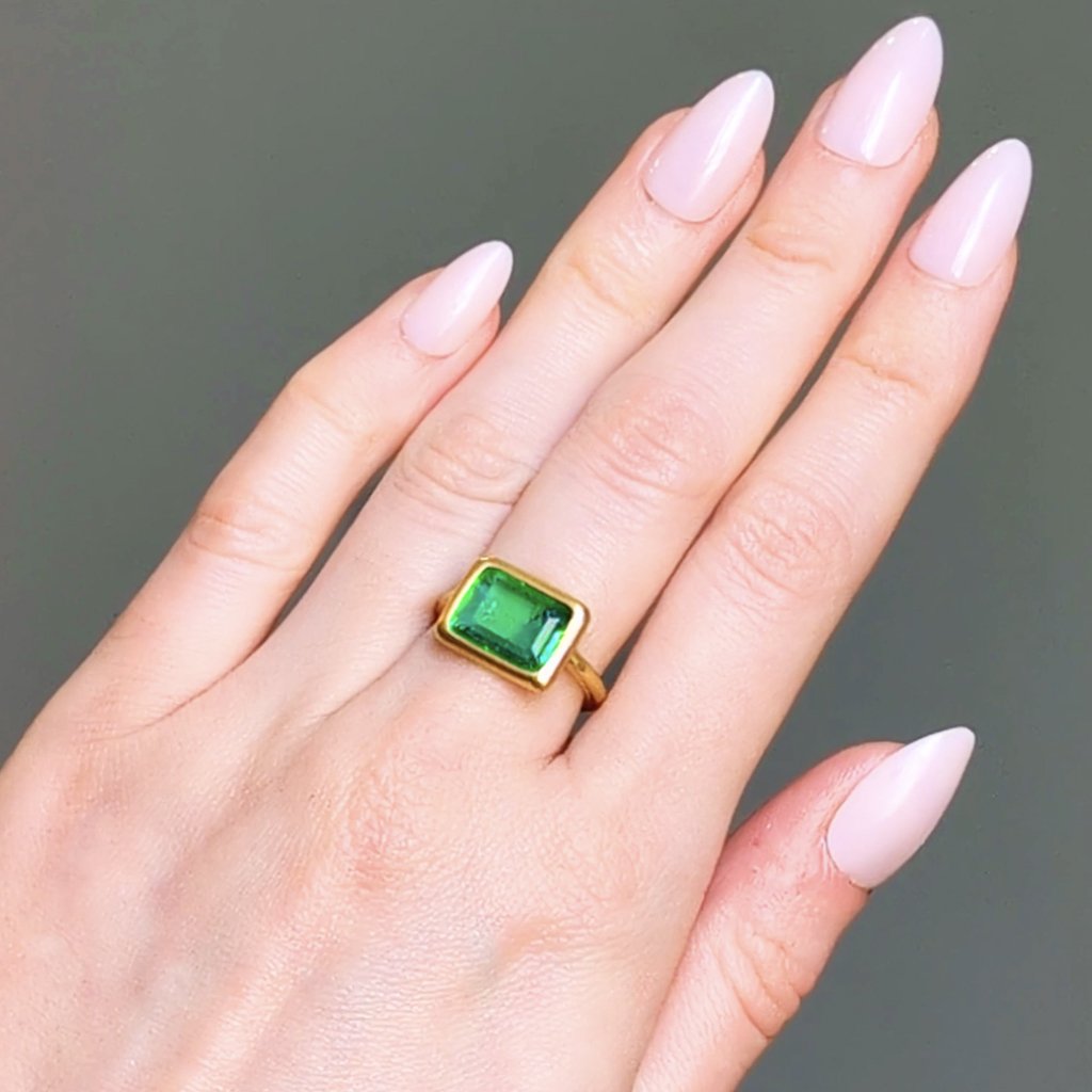 7363 - Emerald Ring Model Web.jpg