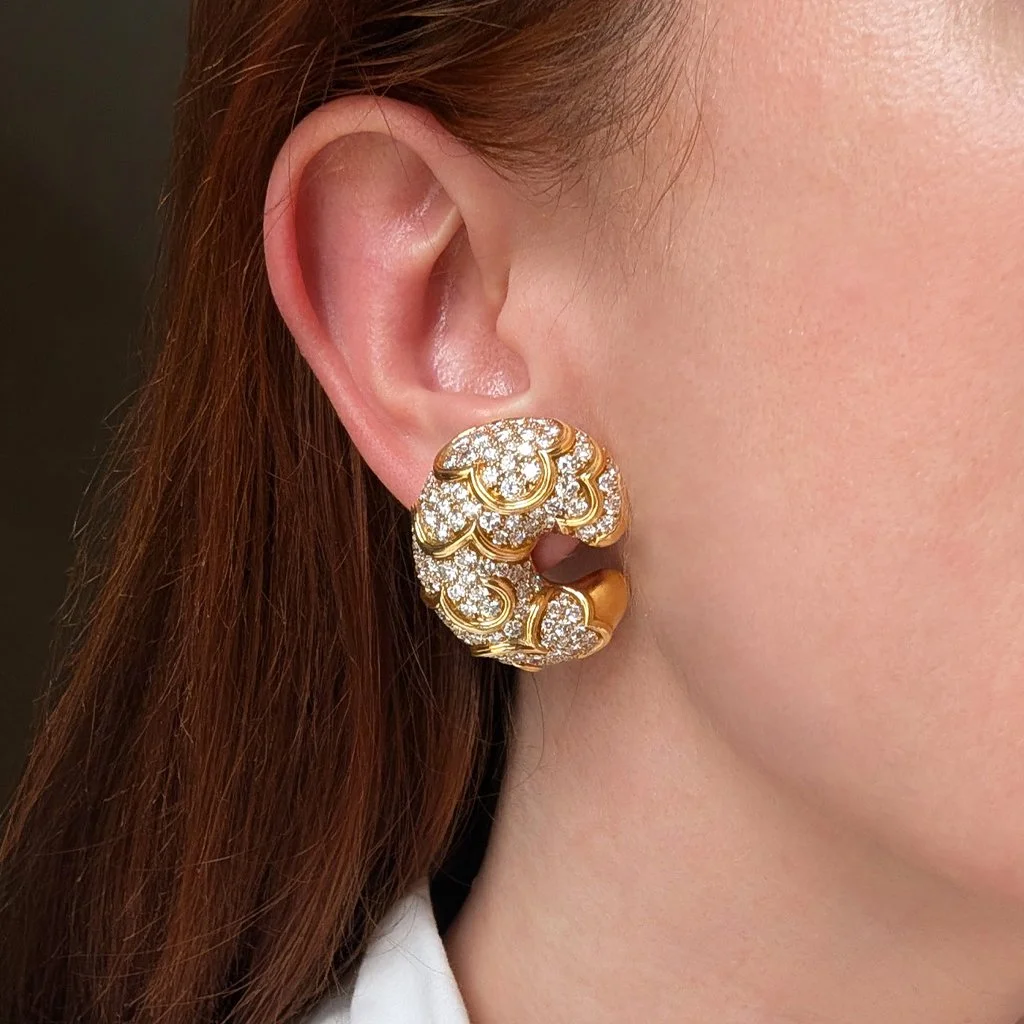 7437 - Marina B Esclave Earring Model Web.jpg