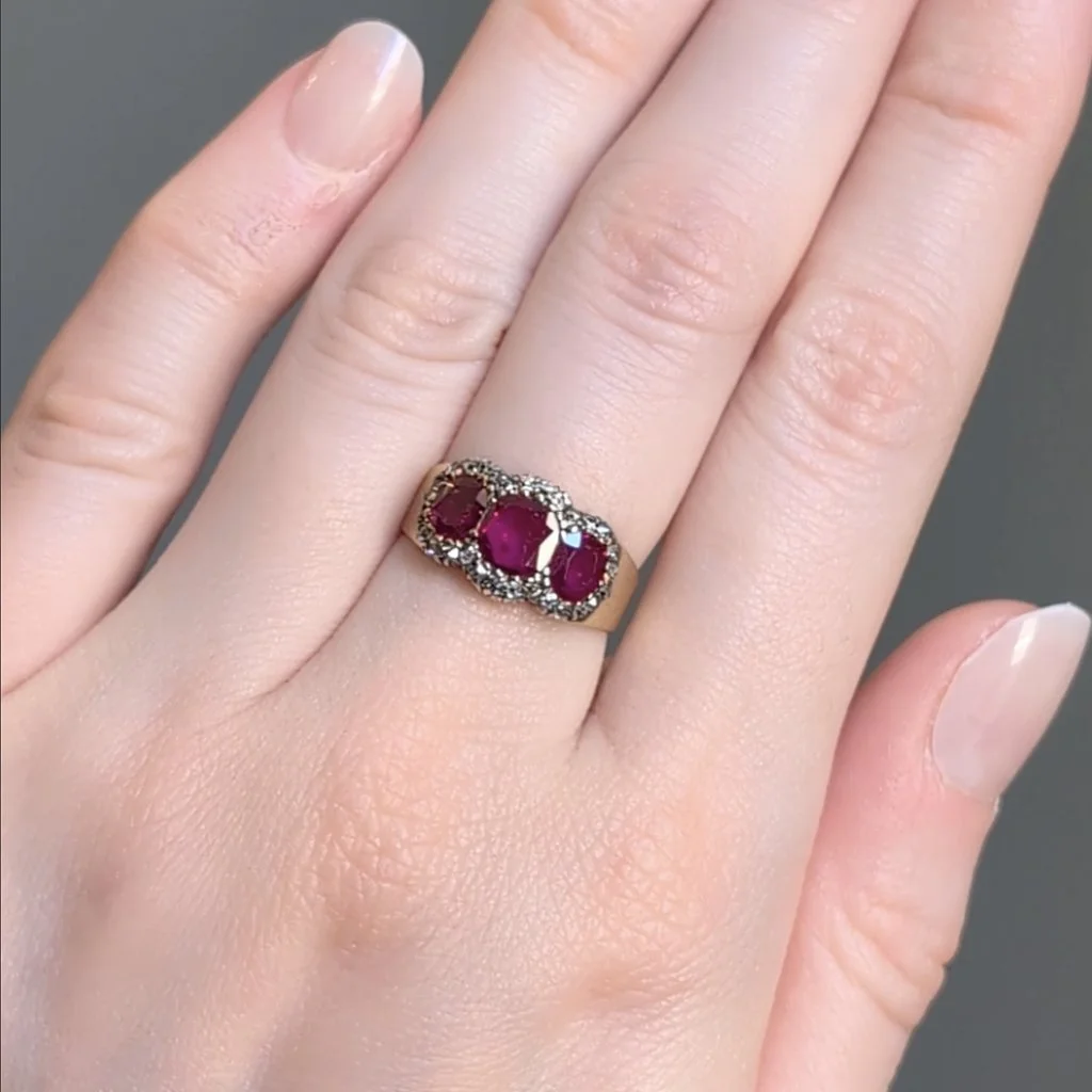 7335 - Antique Ruby Ring Model Web.jpg