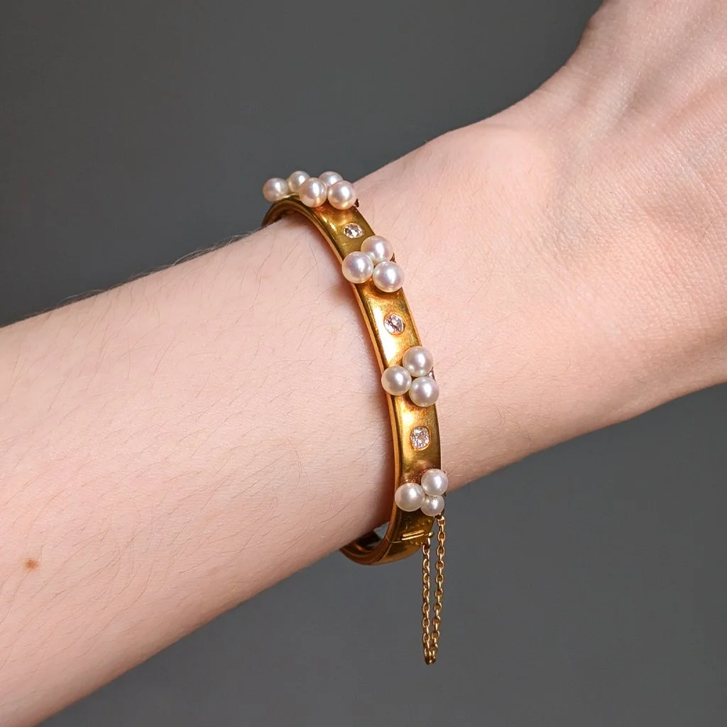 7146 - Antique Pearl Bangle Model.jpg