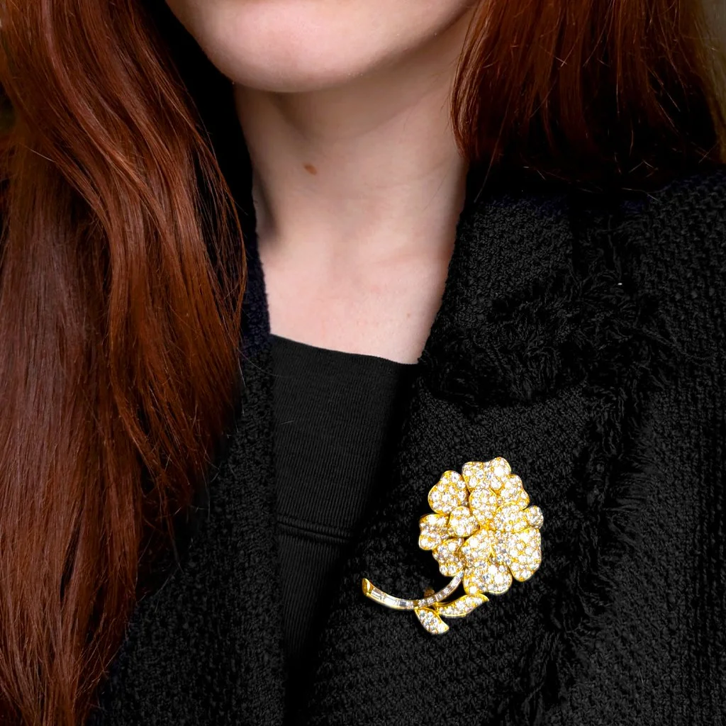 7318 - VCA Flower Brooch Model Web.jpg