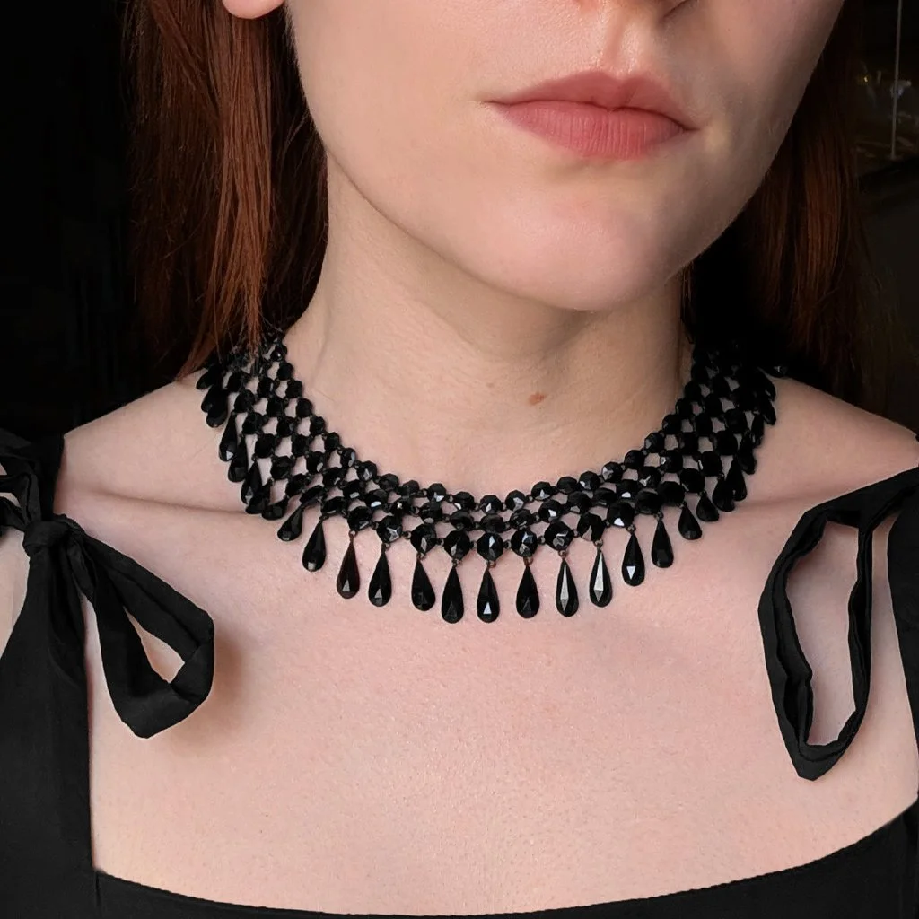 5925 - Jet Collar Necklace Model.jpg