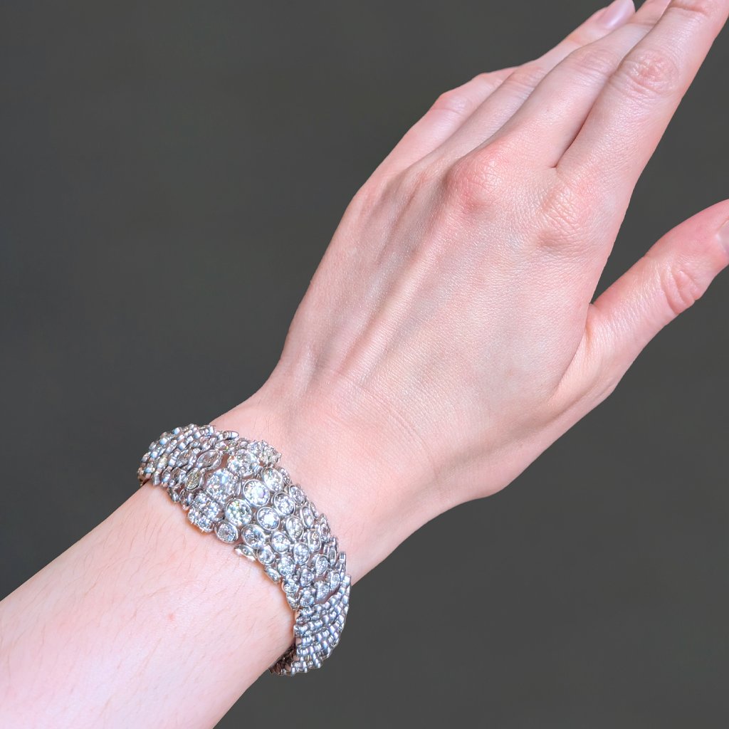 6246 - Boivin Diamond Scale Bracelet Model Web.jpg