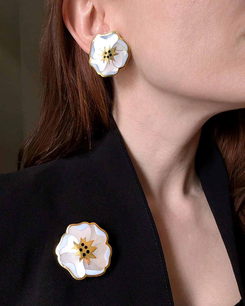 5464 - Angela Cummings Demi Parure Model Lo.jpg