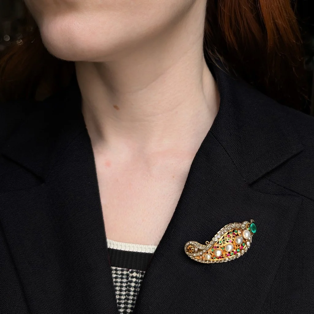 5209 - Antique Paisley Brooch Model.jpg