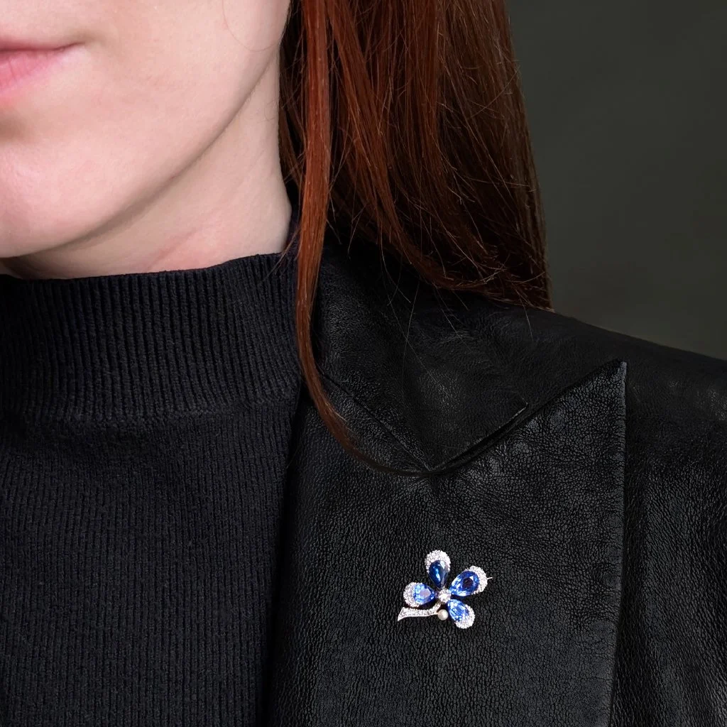 7192 - Sapphire Pansy Brooch Model.jpg