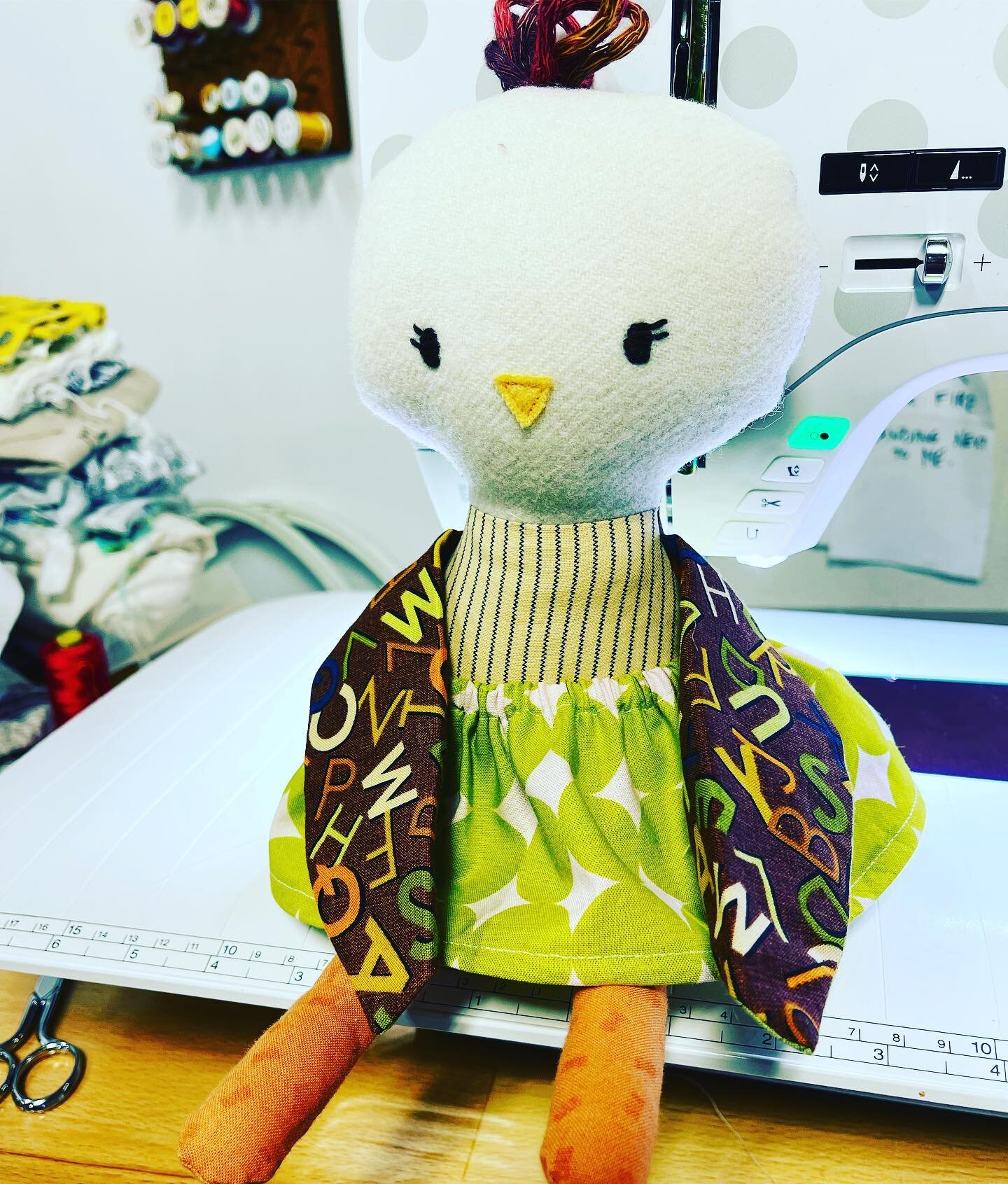 Little chick is ready to go to the @thelittleredfarm.mom shop this week. Doll pattern modified from @heidiandfinn 
My bestie named her Gretel. :) 

#chickendoll#handmadedollsofinstagram