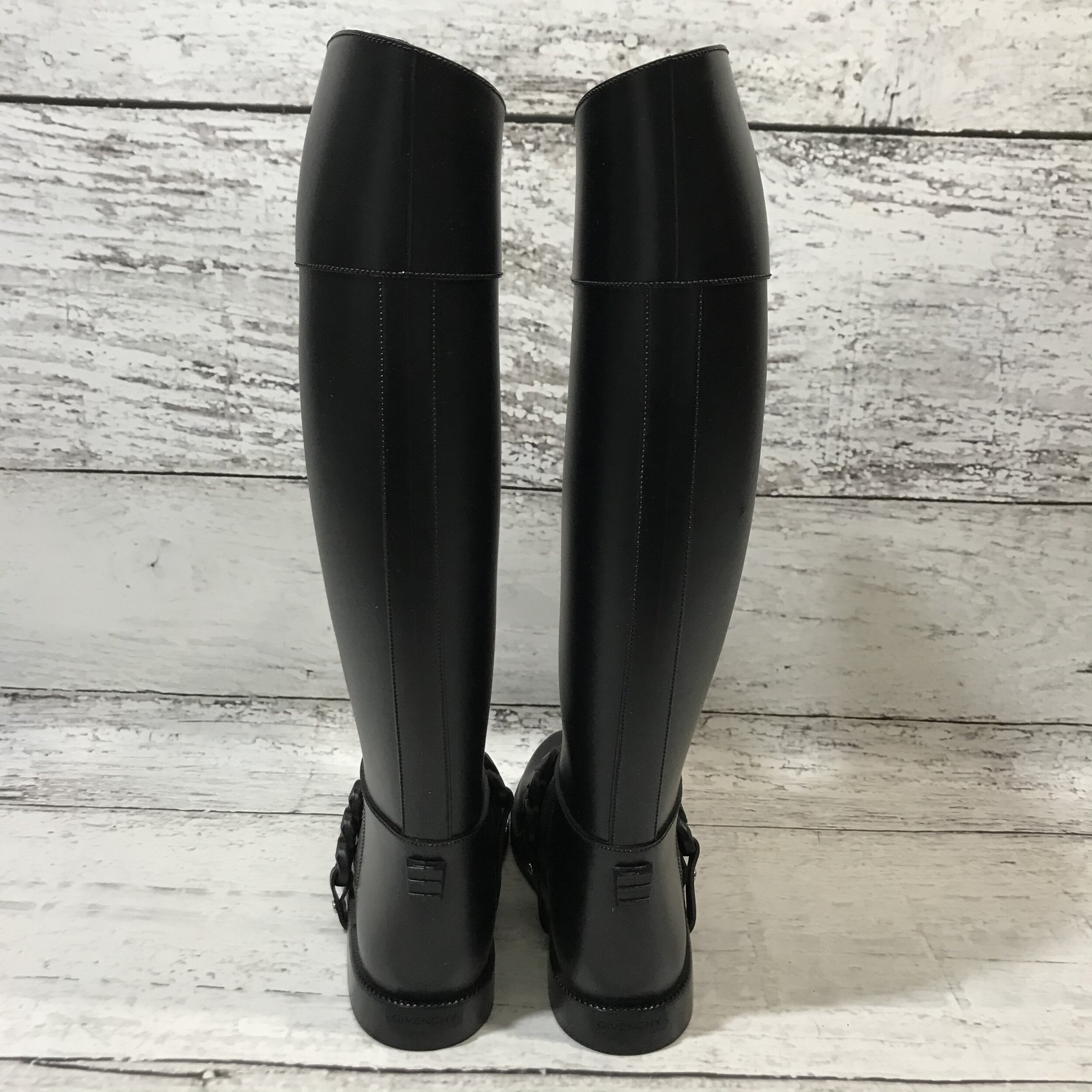 710983A9-3E41-48C5-815A-77C1A718E59A