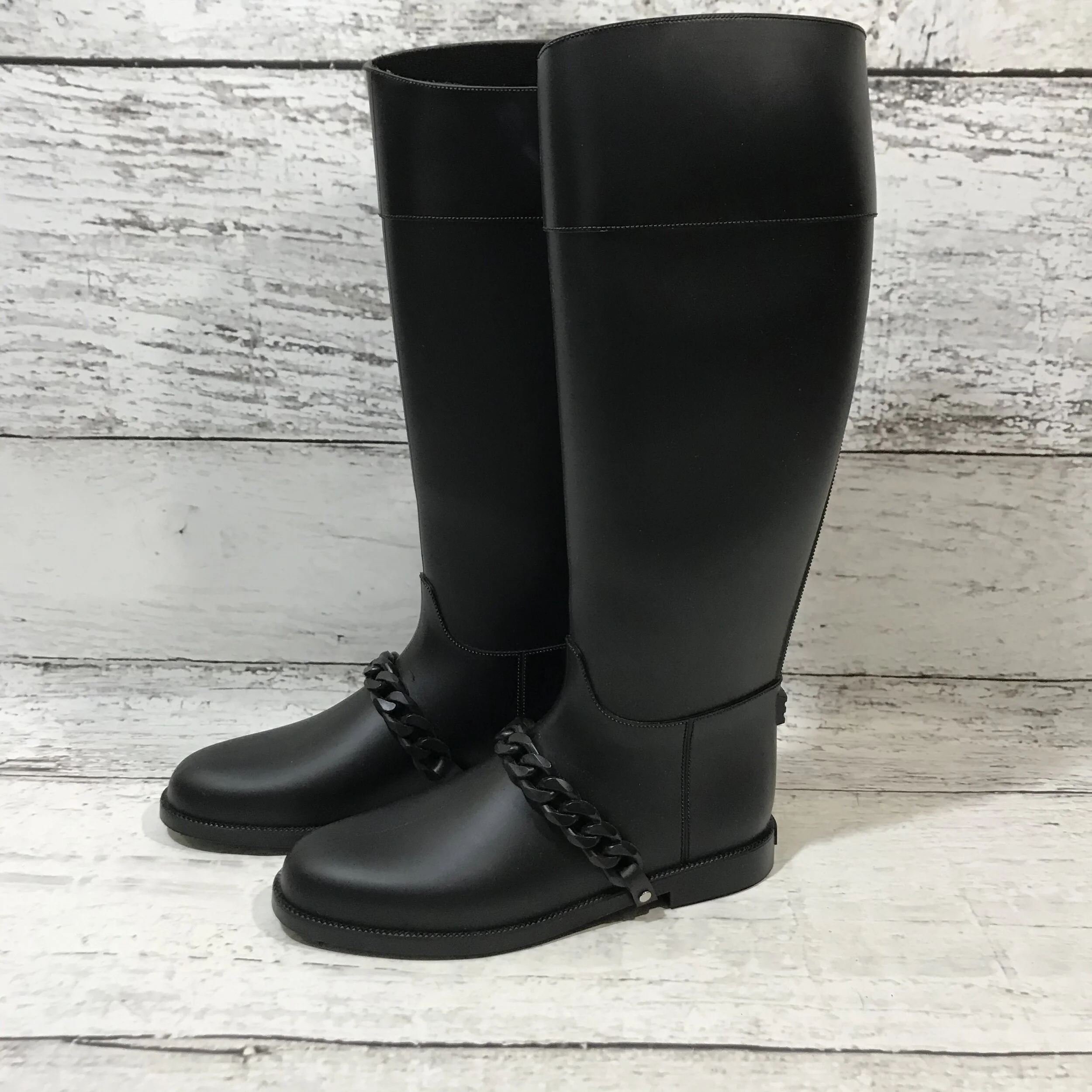 B5E7A183-F920-4100-8842-97861E0BA008