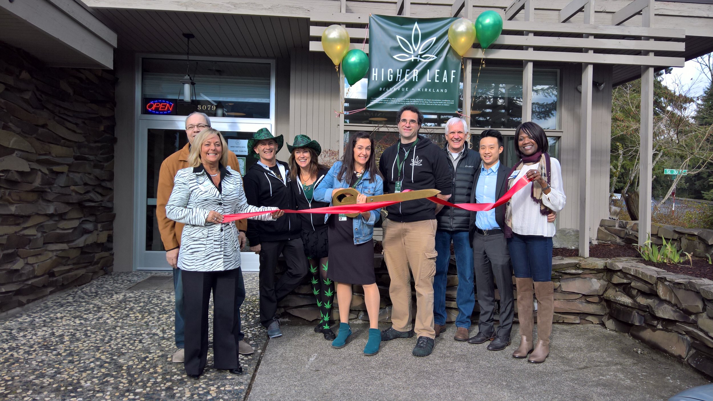 Members of the Bellevue Chamber of Commerce celebrated the opening of Higher Leaf's Bellevue location with a ribbon cutting ceremony. We're so excited to join the Bellevue community! We look forward to a great future with our fellow Eastgate businesses.