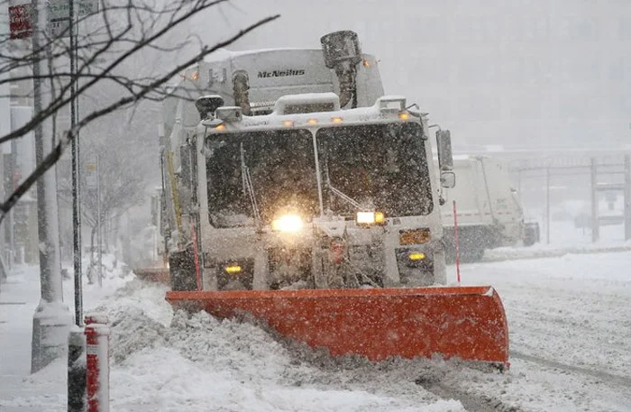 Snowstorm Hits the Northeast New York Times