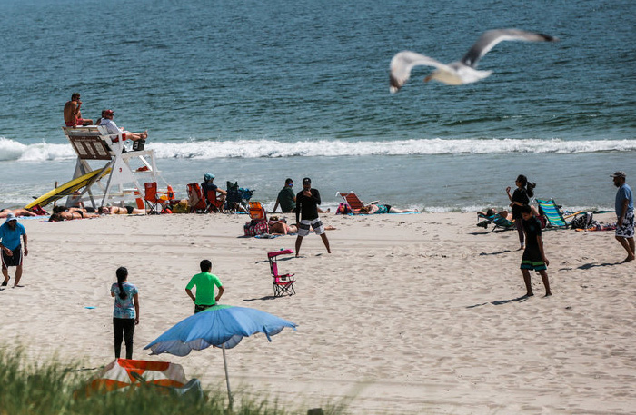 New Jersey Beaches Reopen, but Christie Catches More Heat New York Times