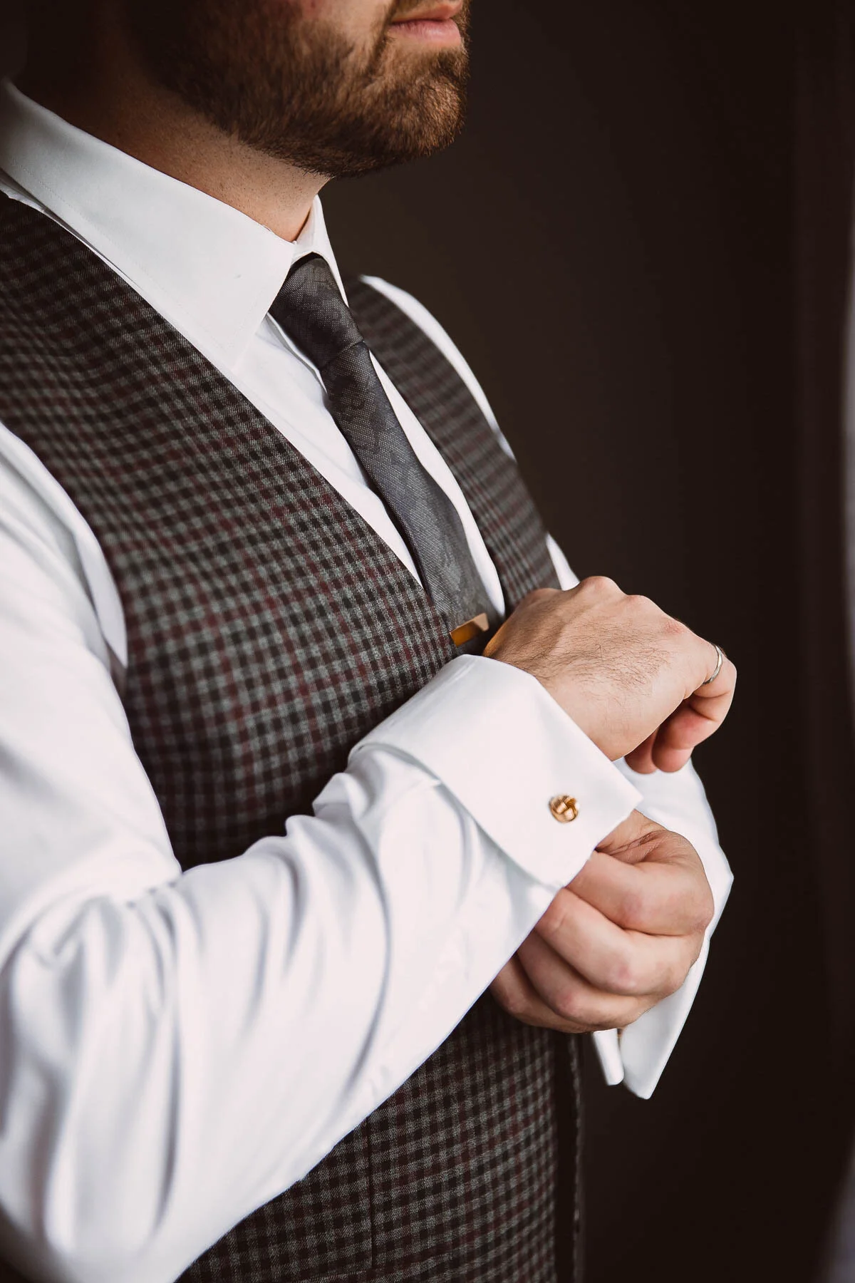 Wardrobe essential: the white dress shirt
