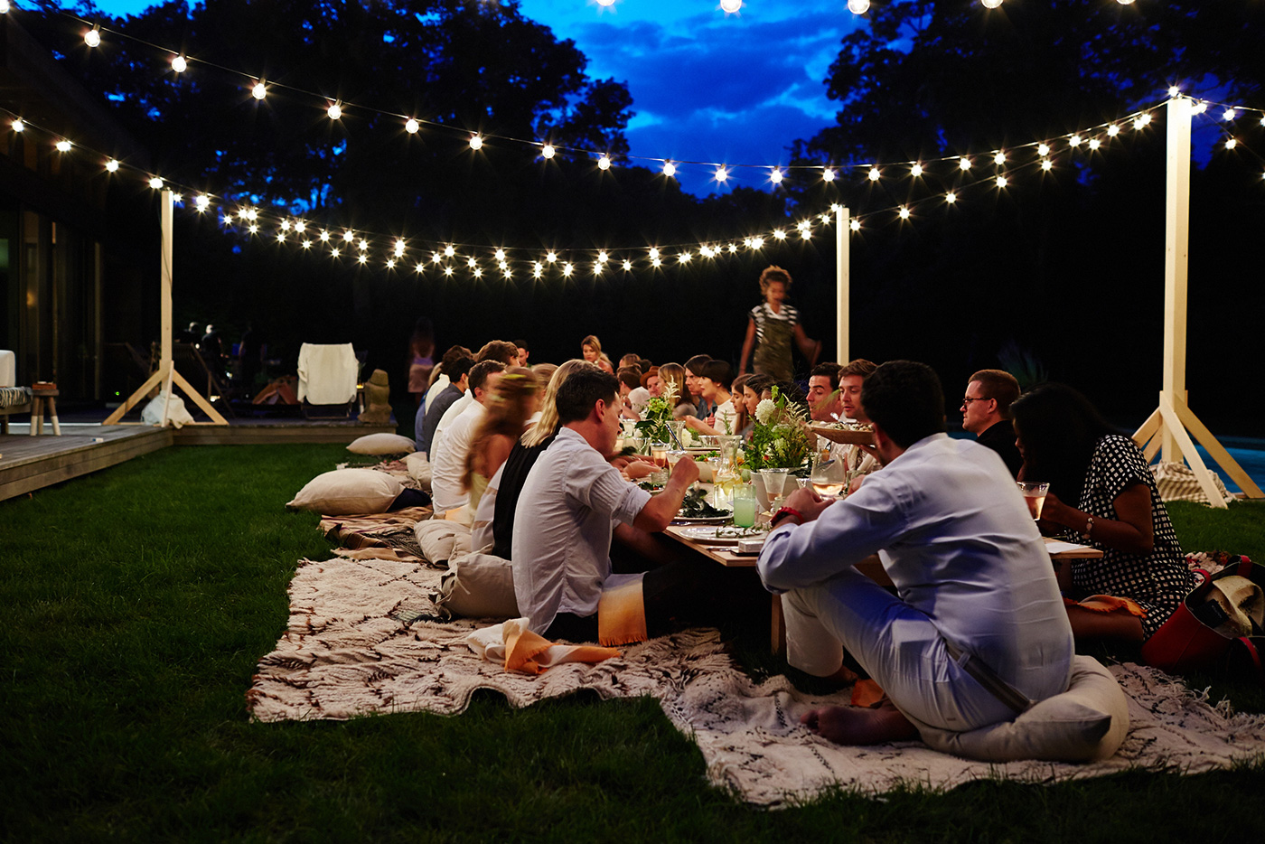 cointreau_la_maison_bar_amagansett_summer_evening_dinner_party_cocktails_entertaining_inspiration_chef_jeff_schwarz_tablescape_outdoor_setting_flowers_herbs_rustic_moroccan_rugs_string_l.jpg