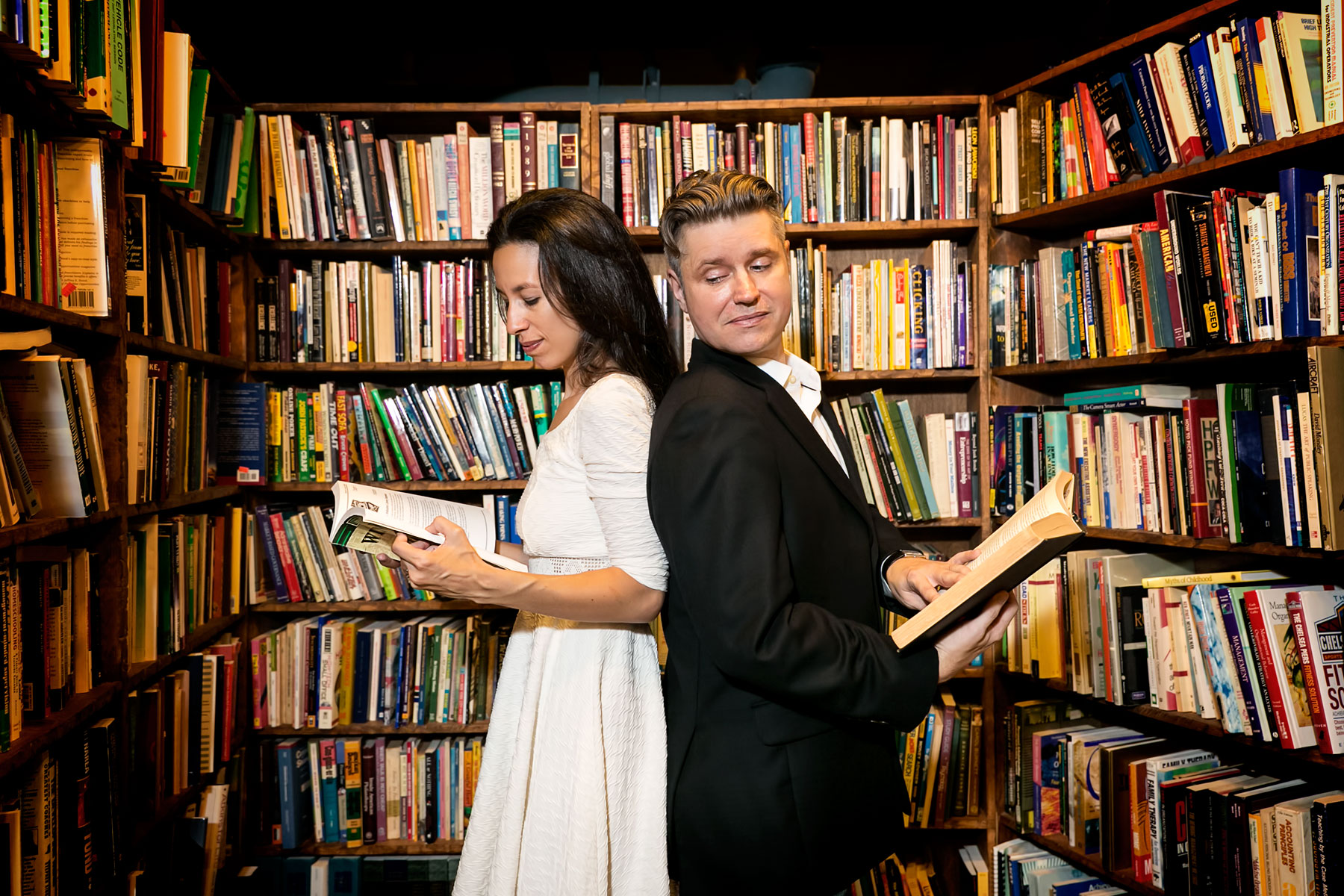 13-the-last-bookstore-wedding-photographer-engagement-session-photos.jpg