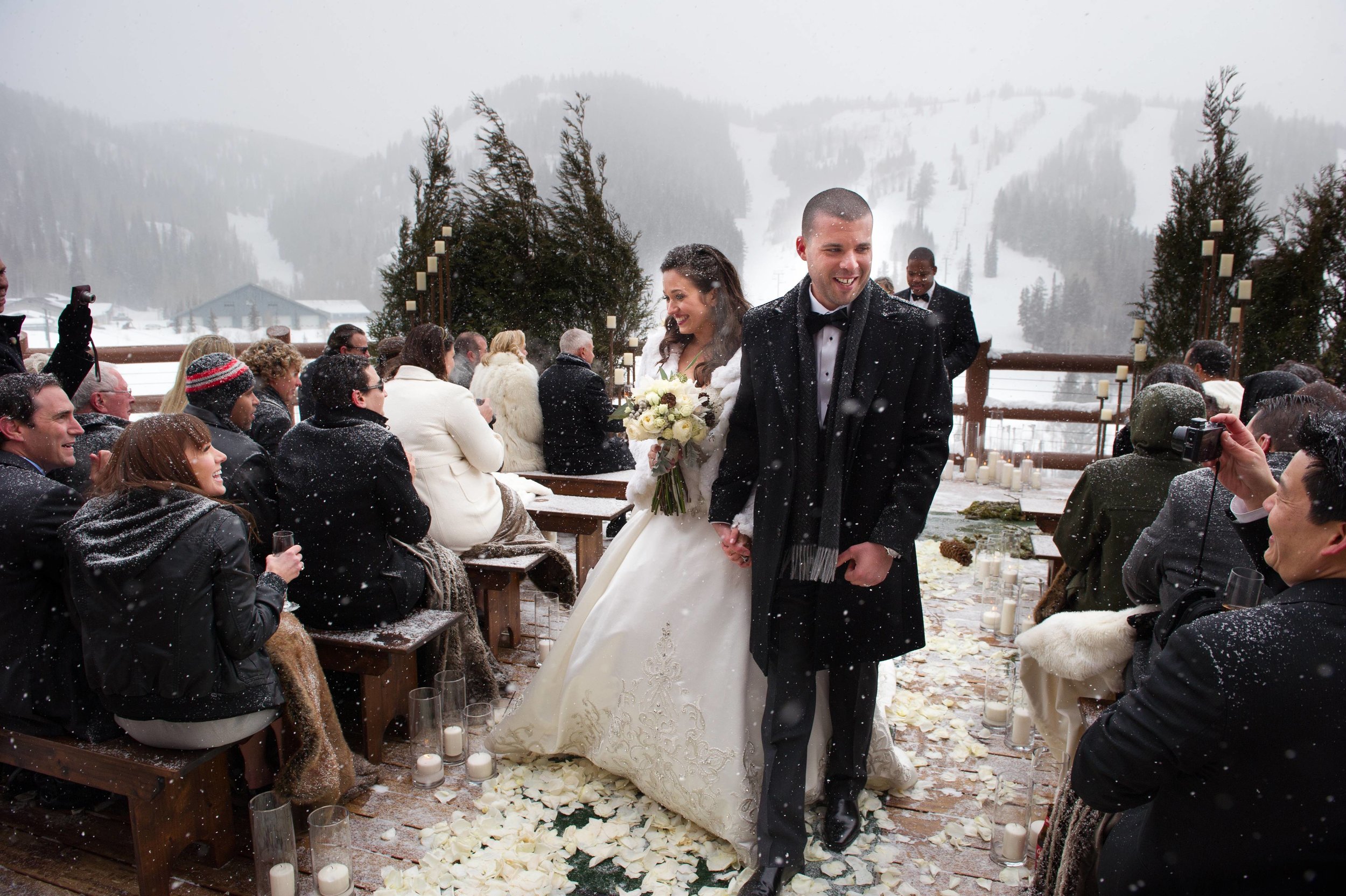 06_winter-wedding-ceremony.jpeg