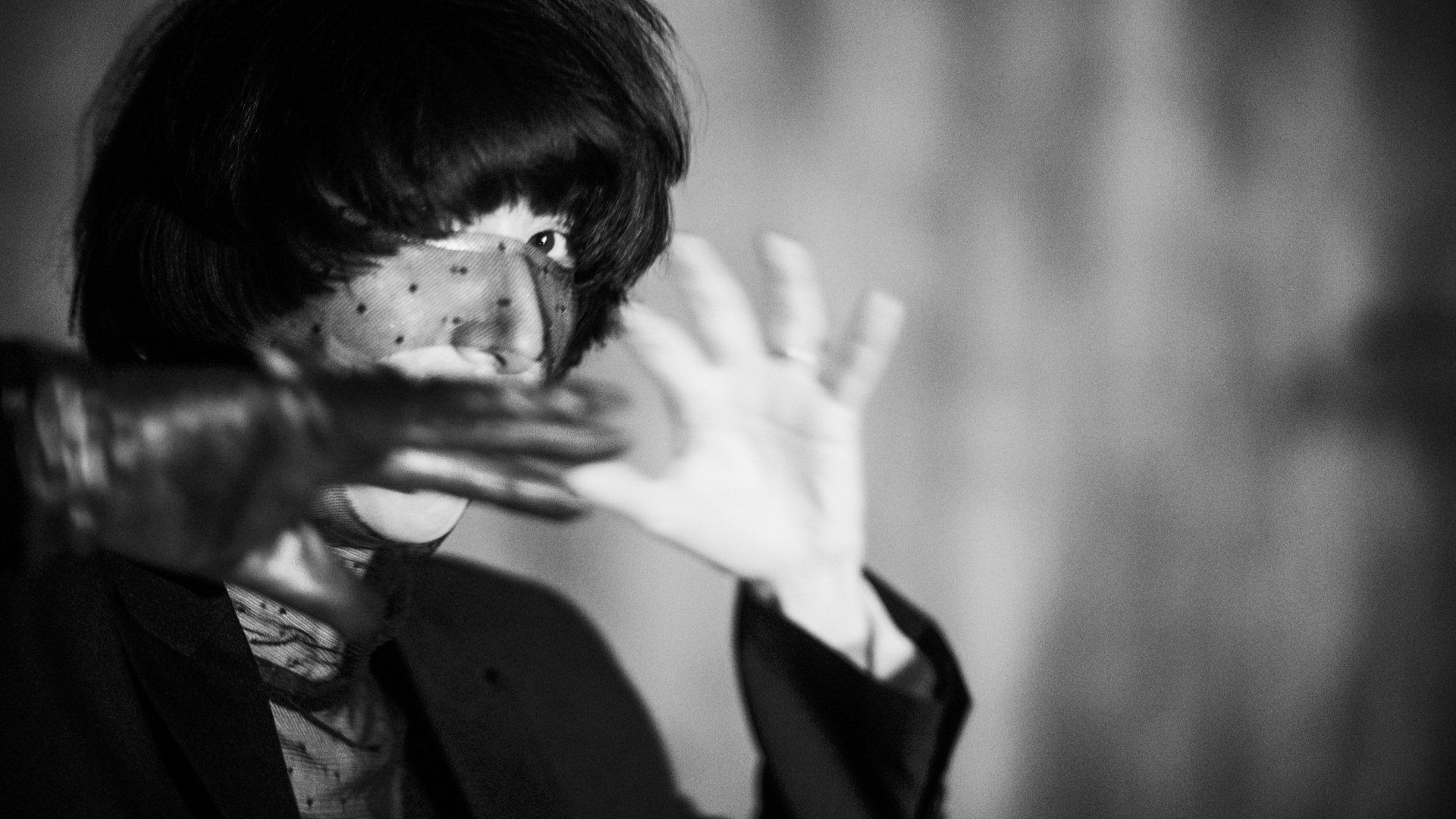 Yeah Yeah Yeahs - Burning (Official Video)