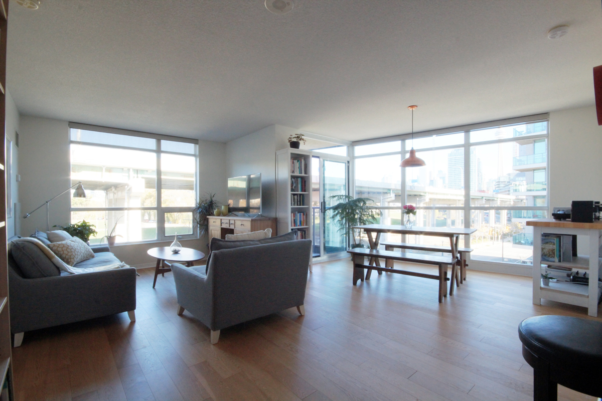 231 Fort York Blvd - 02 Living 3.jpg