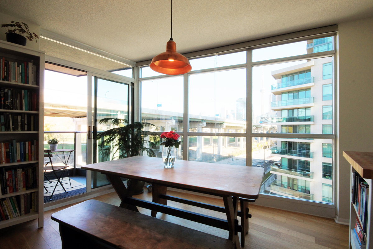 231 Fort York Blvd - 04 Dining 1.jpg