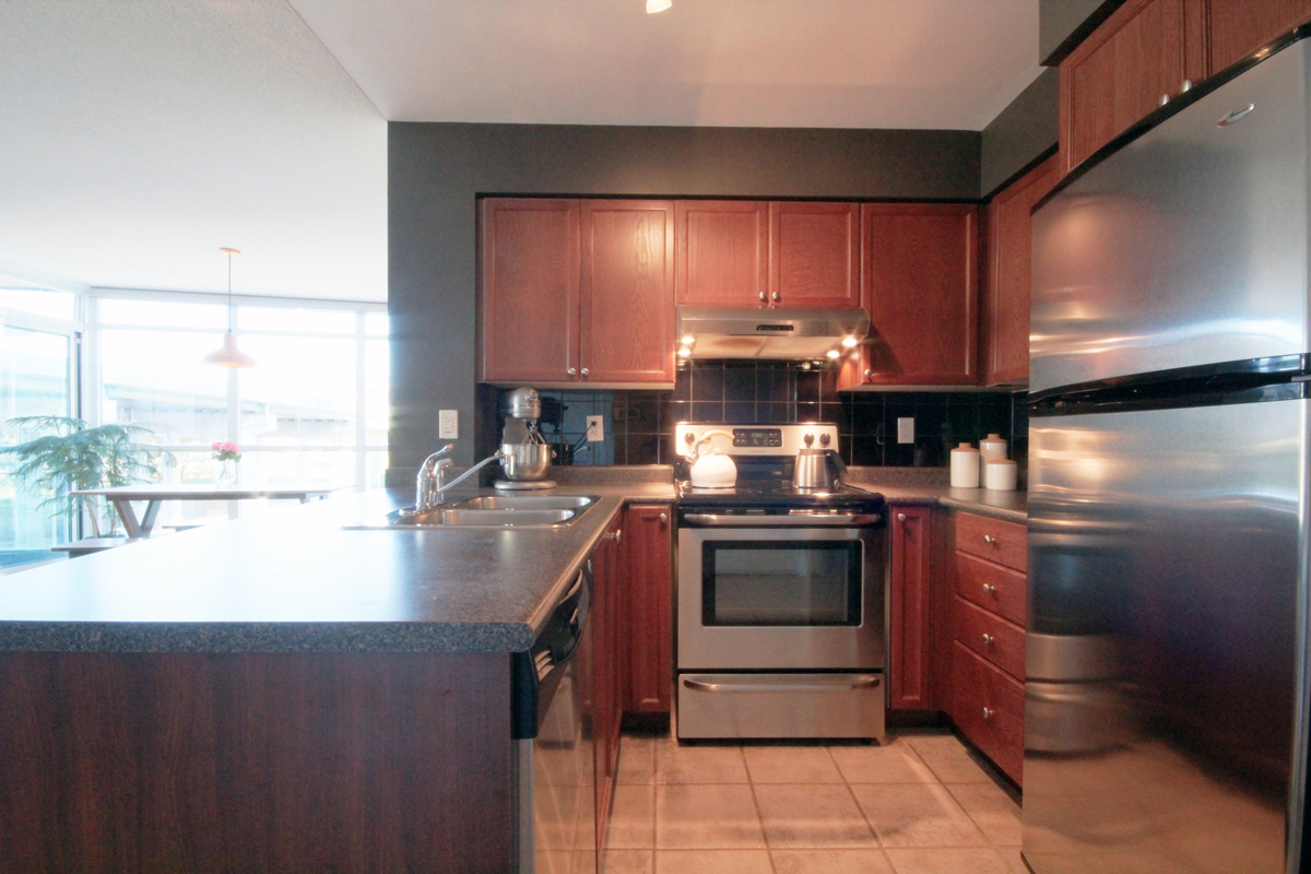 231 Fort York Blvd - 07 Kitchen 1.jpg
