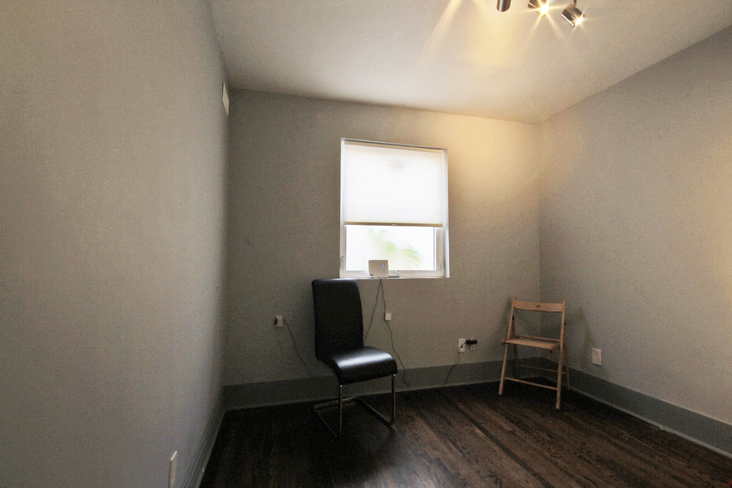 08 Main Back Room.jpg