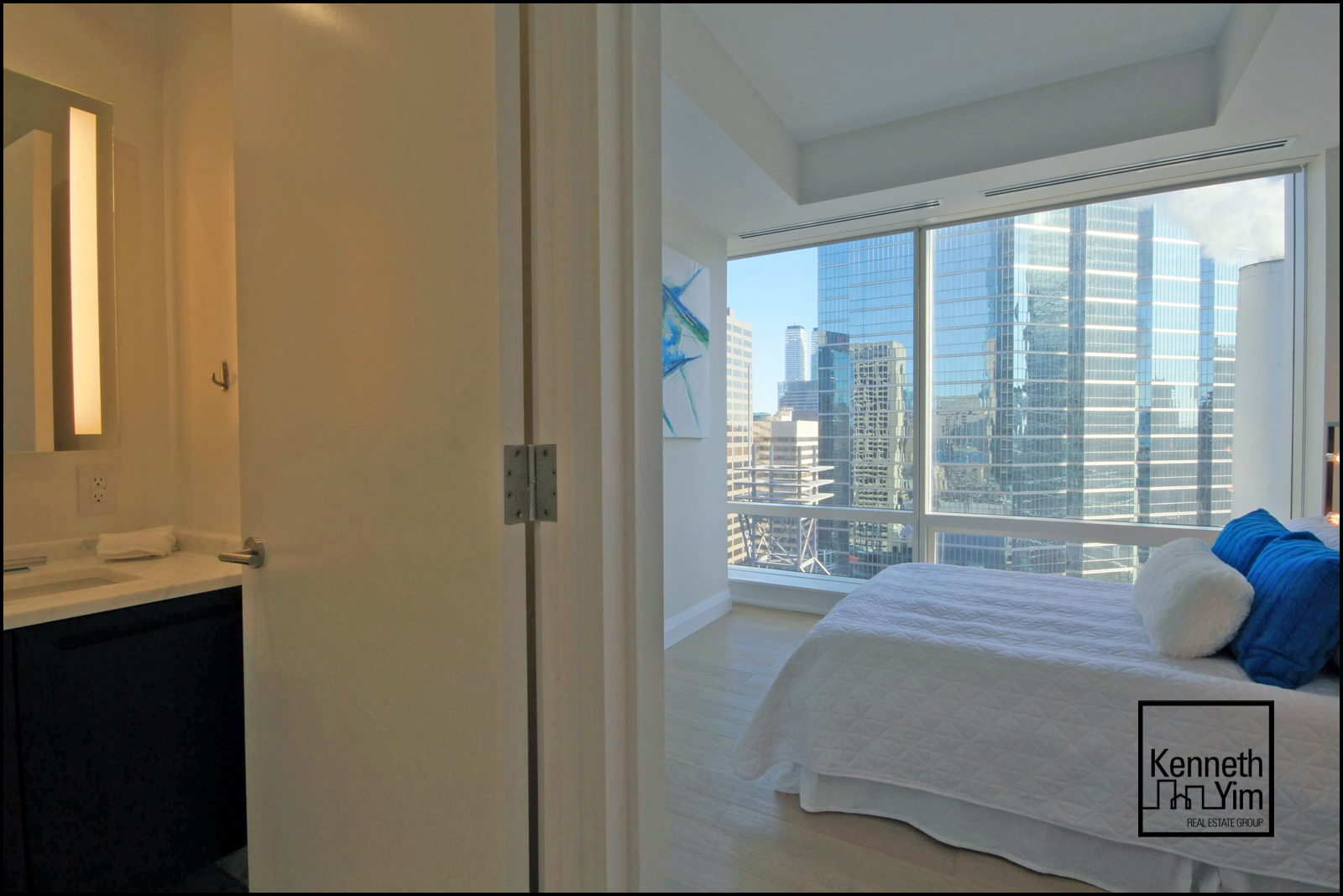 14 - Second Bedroom - IMG_0988_89_90.jpg