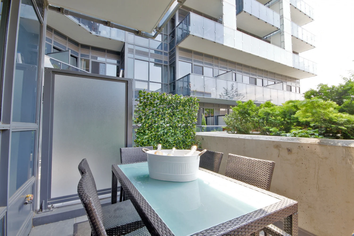 Terrace 5 Dining.jpg