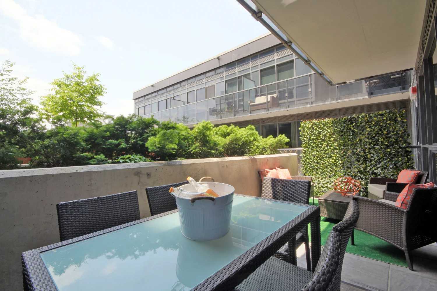 SOLD! ONE BEDROOM WITH HUGE TERRACE IN WEST KING WEST